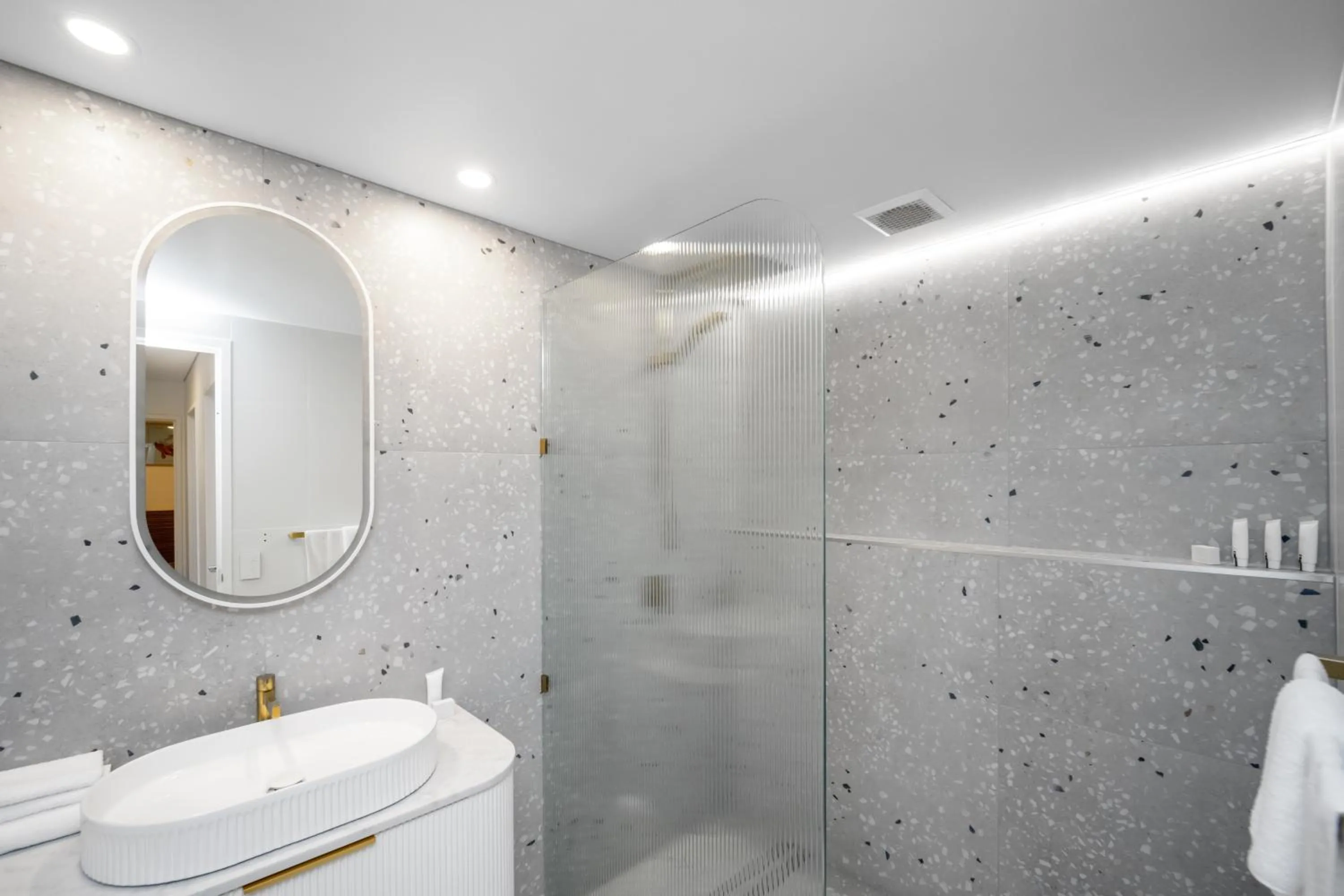 Shower in Bay Royal Apartments