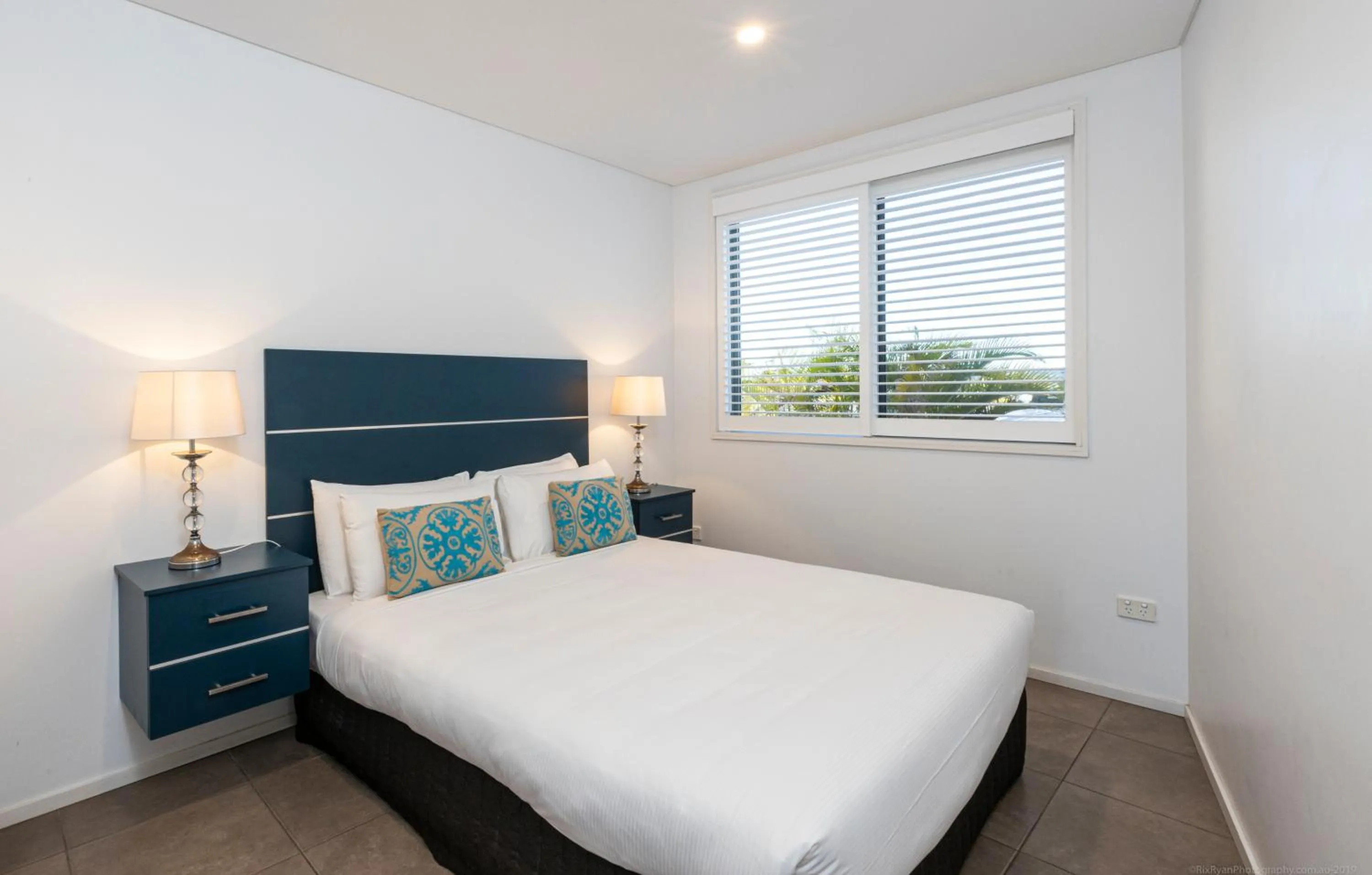 Bedroom, Bed in Bay Royal Apartments