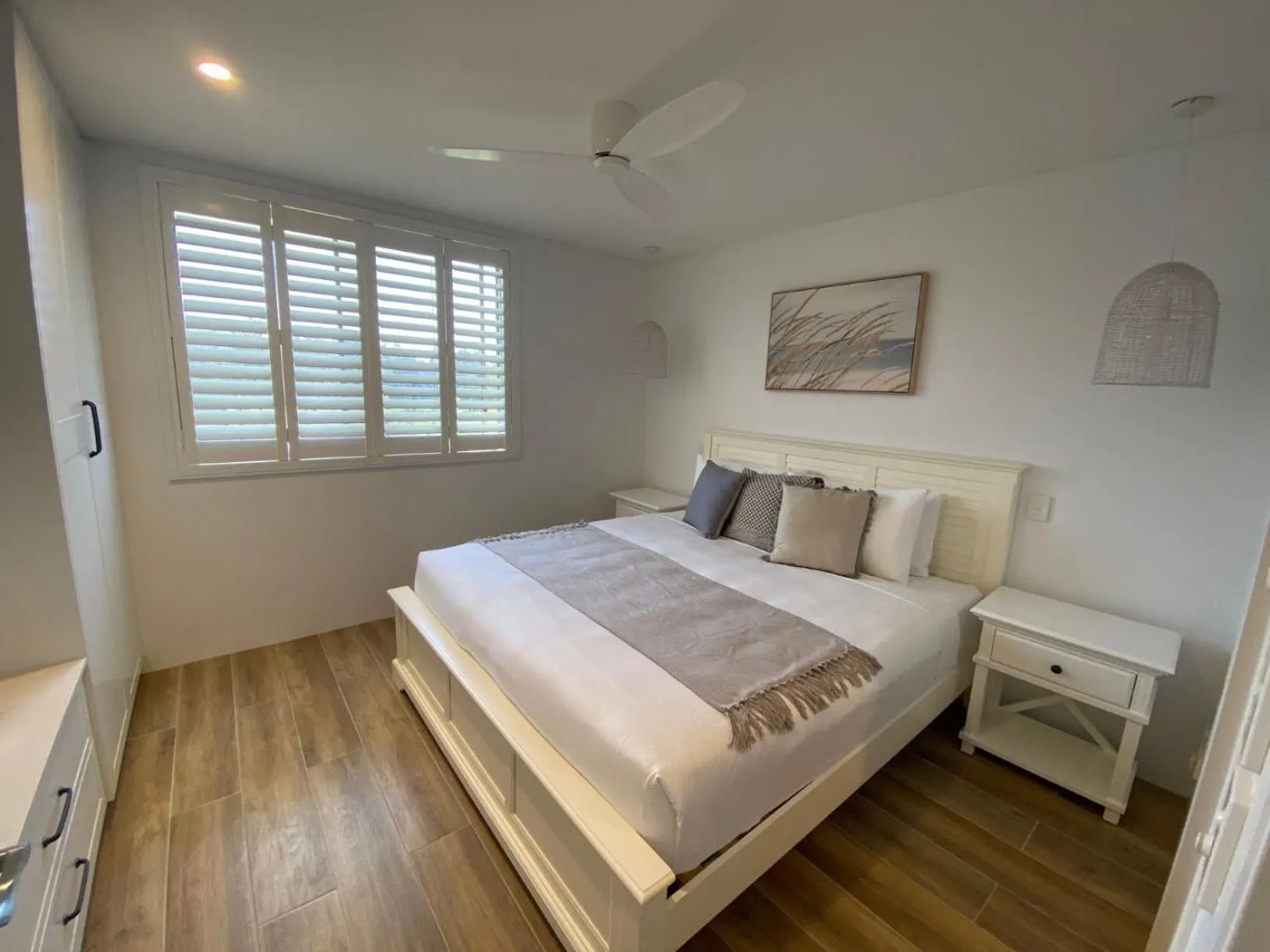 Bed in Bay Royal Apartments