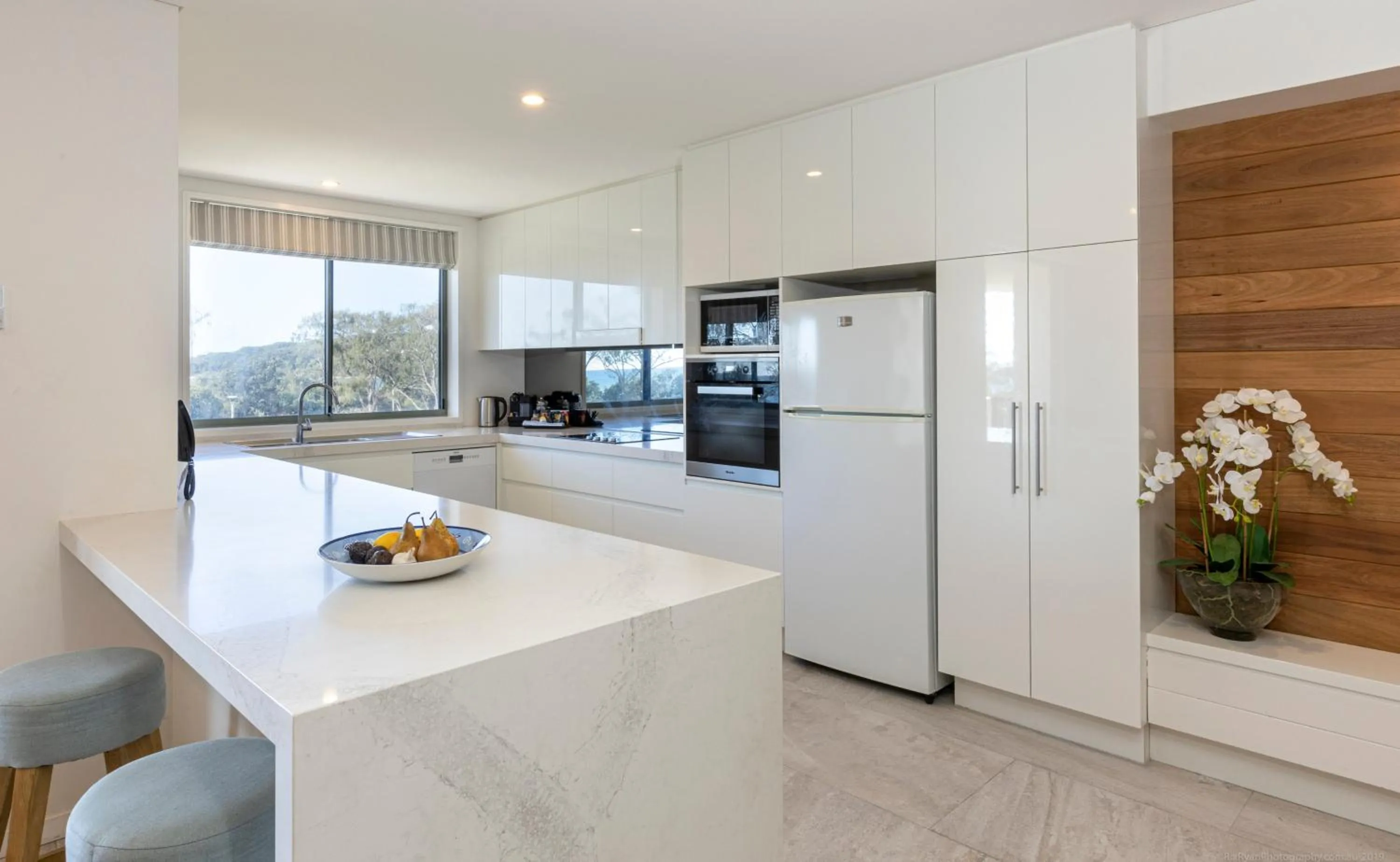 Kitchen or kitchenette in Bay Royal Apartments