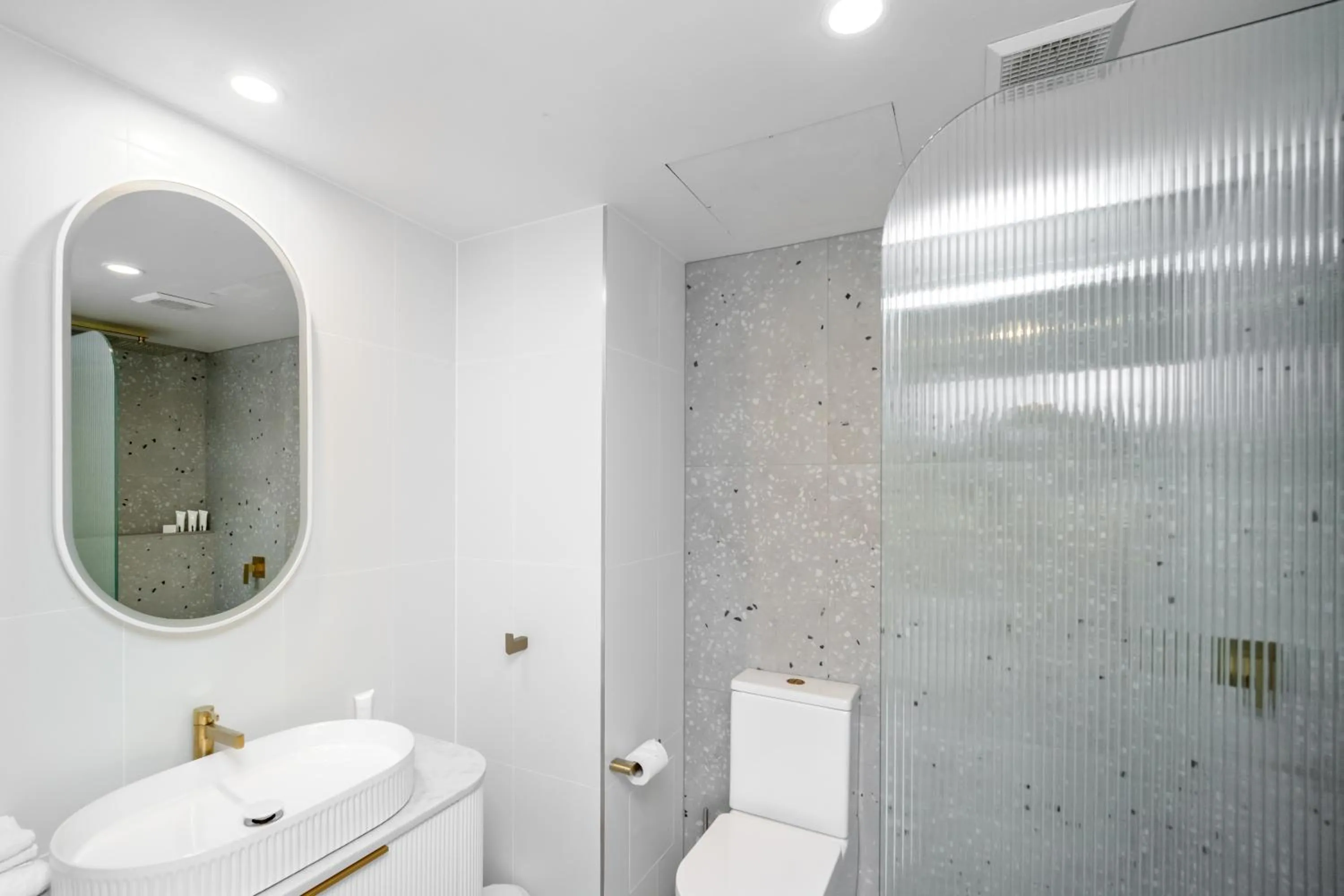 Shower in Bay Royal Apartments