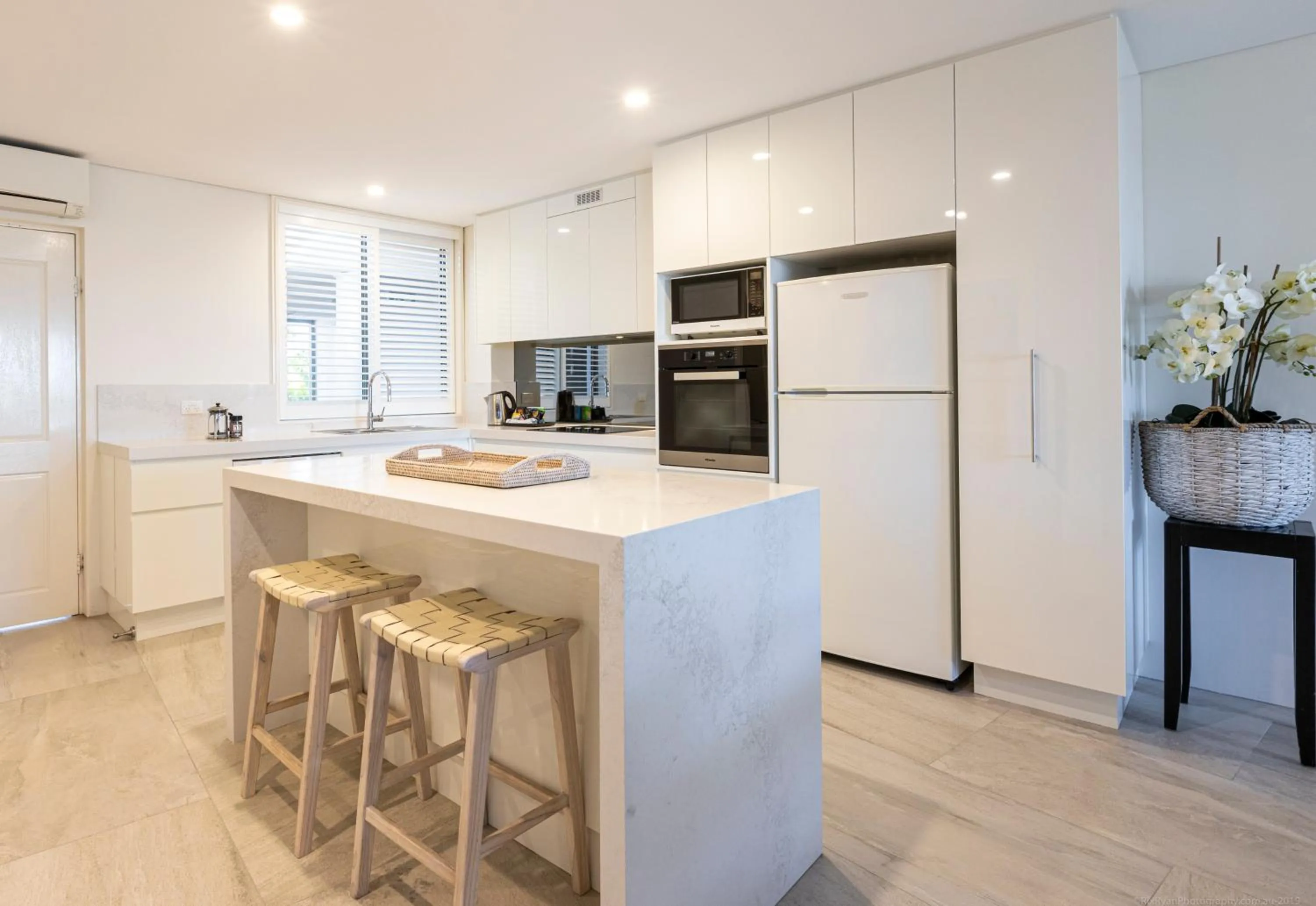 Kitchen or kitchenette in Bay Royal Apartments