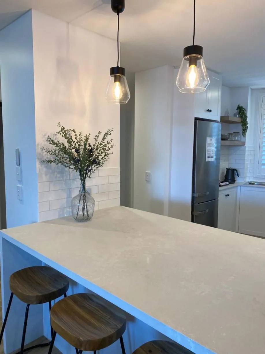 Kitchen or kitchenette in Bay Royal Apartments