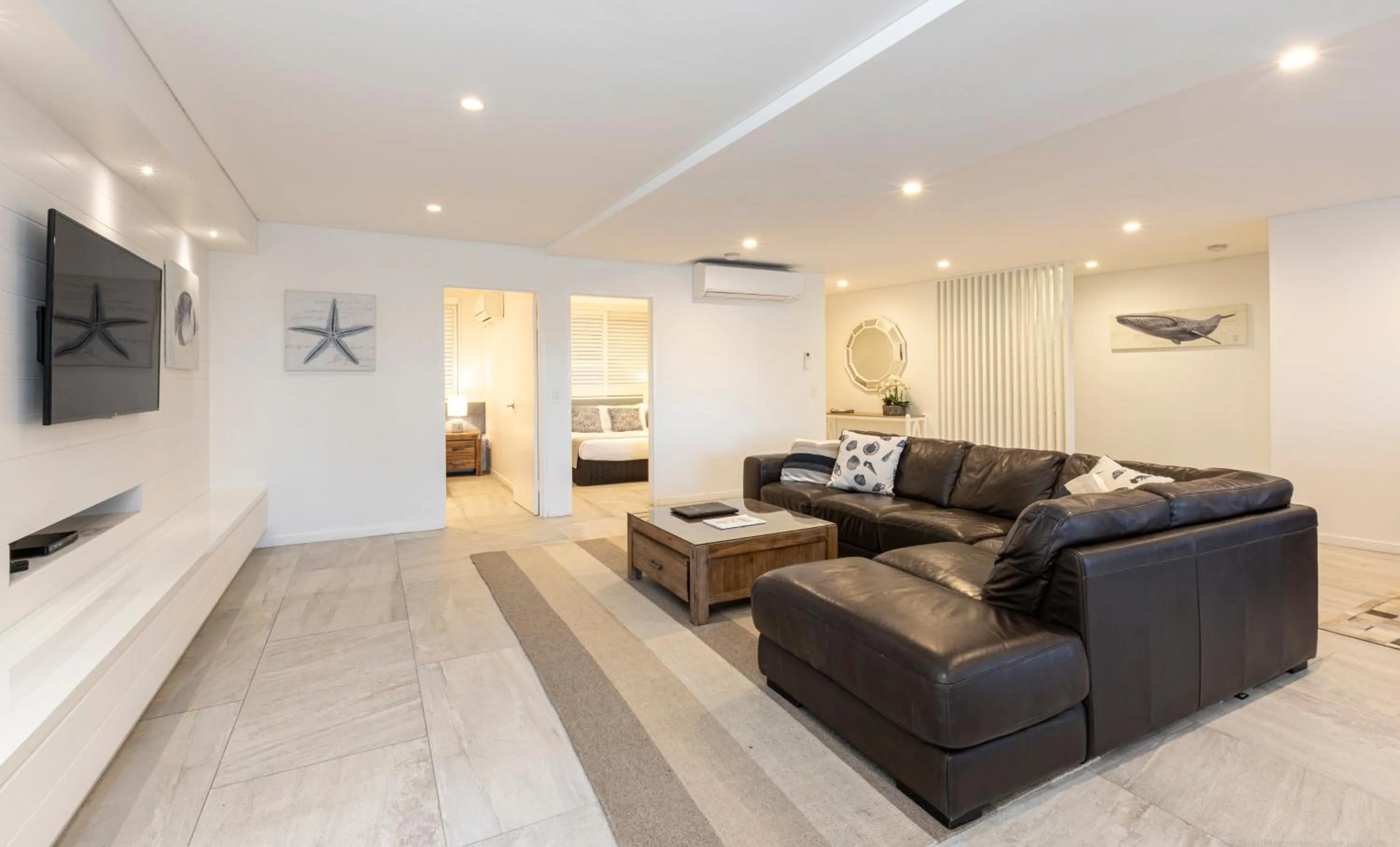 TV and multimedia in Bay Royal Apartments