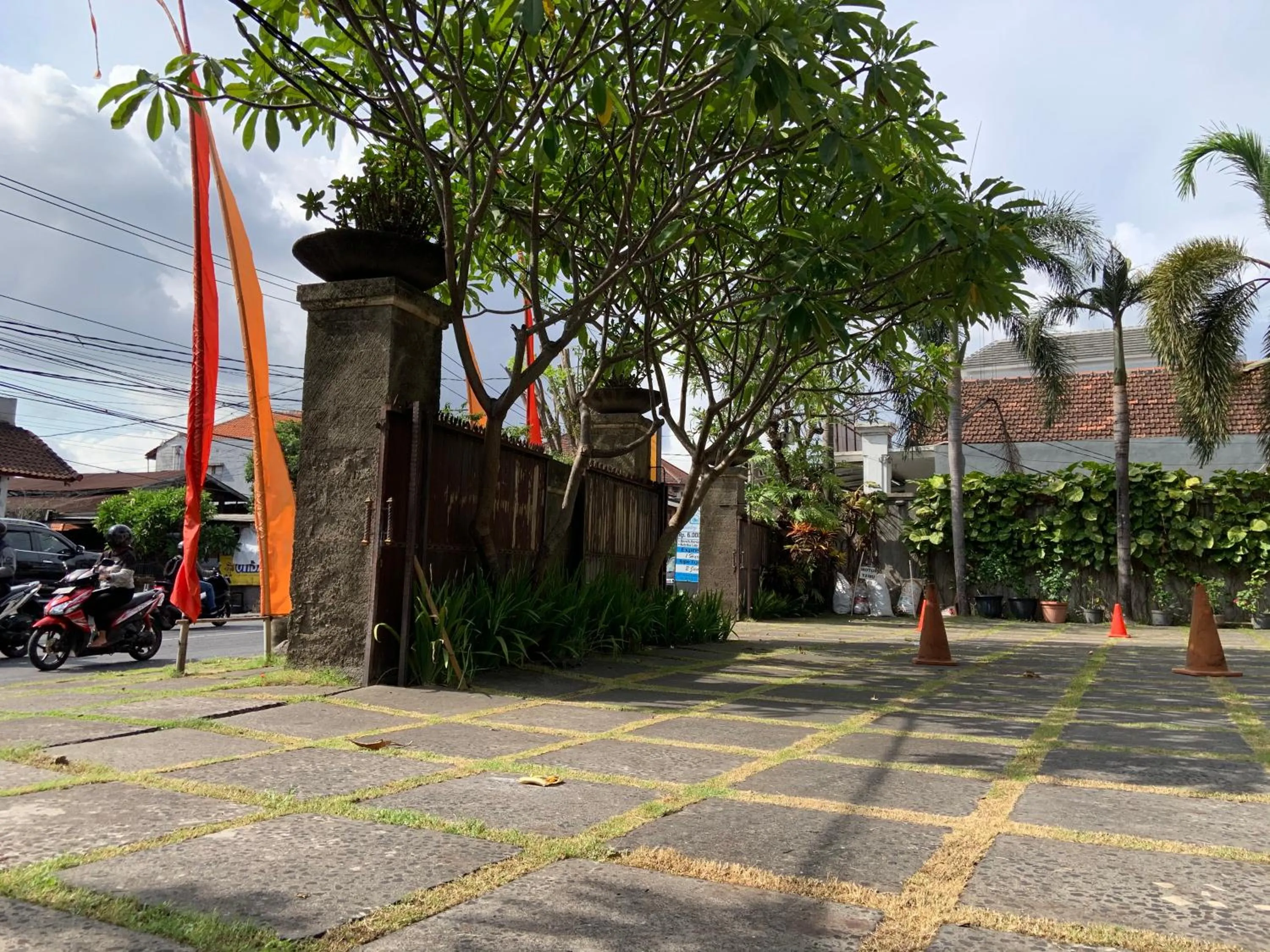 Facade/entrance in Nirwana Suites