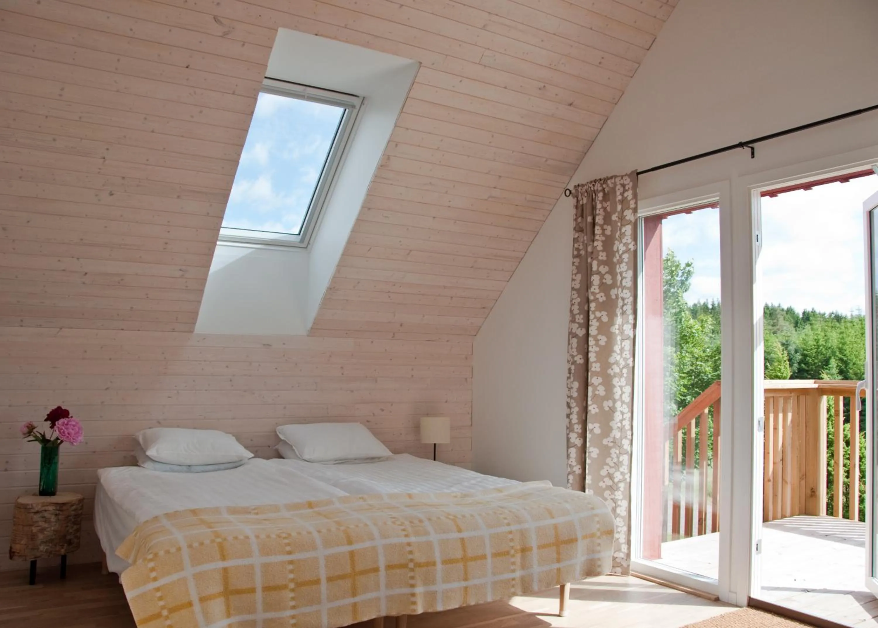 Bed in Escape to PaulssonPaleo