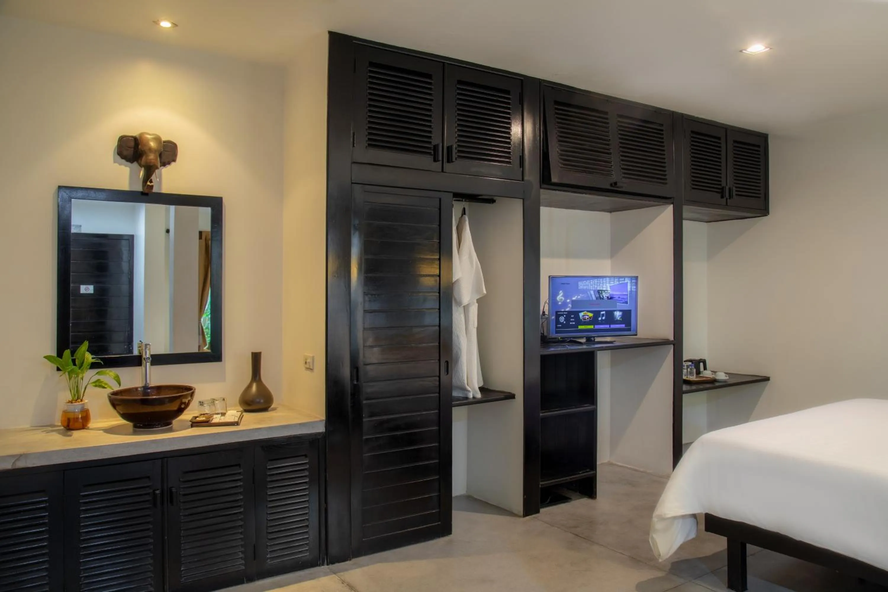 TV and multimedia, Bed in Bunwin Siem Reap