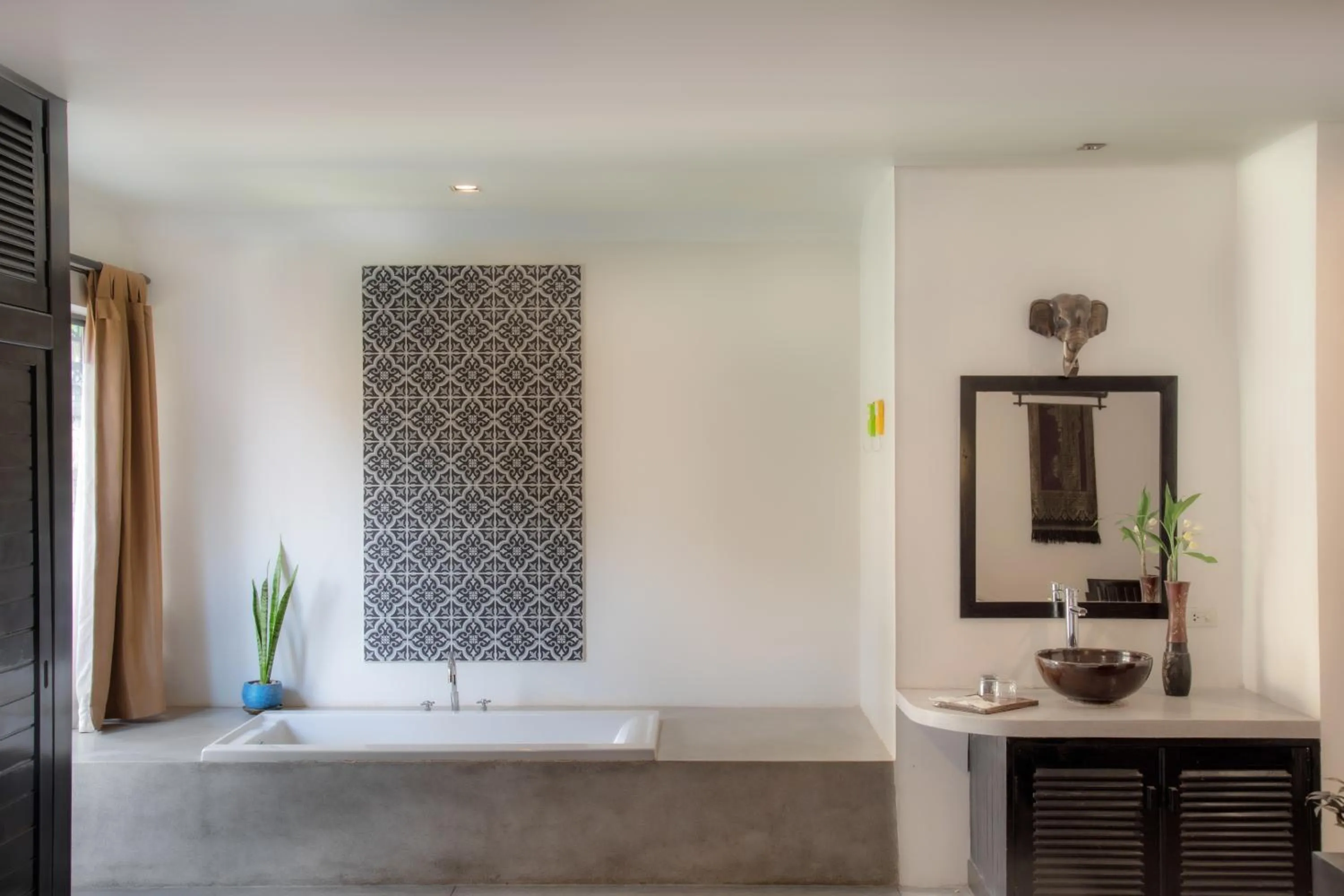 Bath in Bunwin Siem Reap