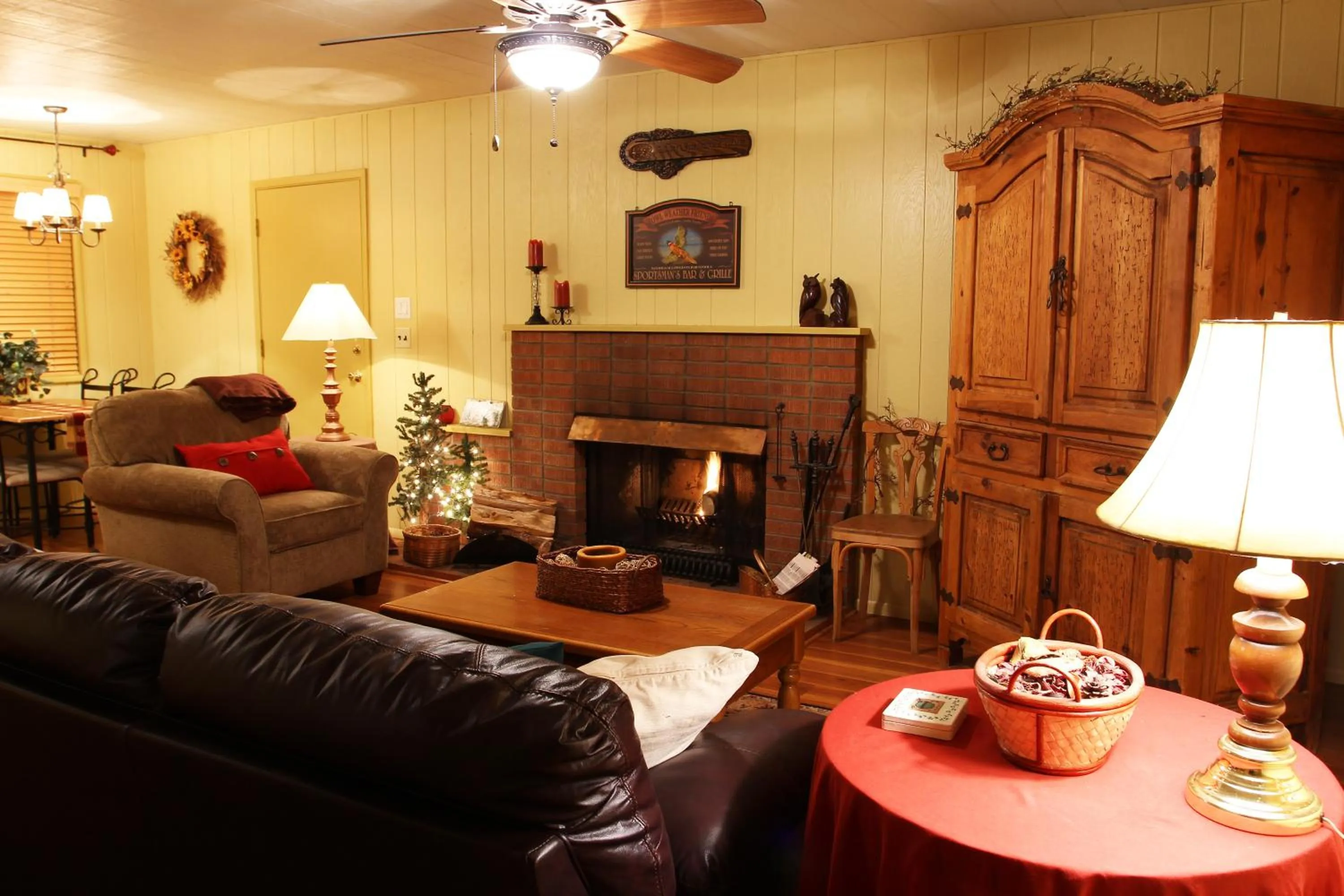 Living room in Adair Springs Cabin