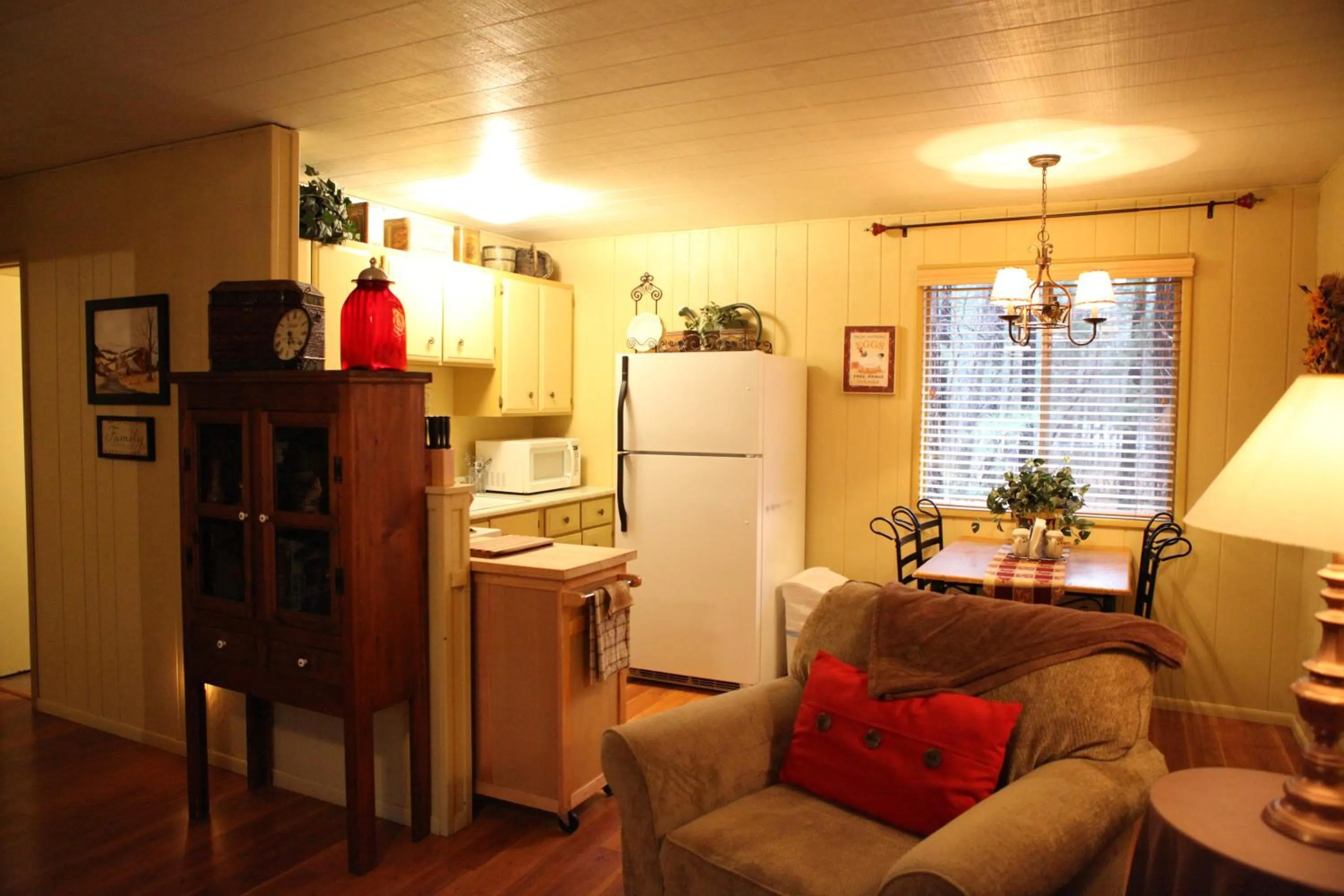 Kitchen or kitchenette in Adair Springs Cabin