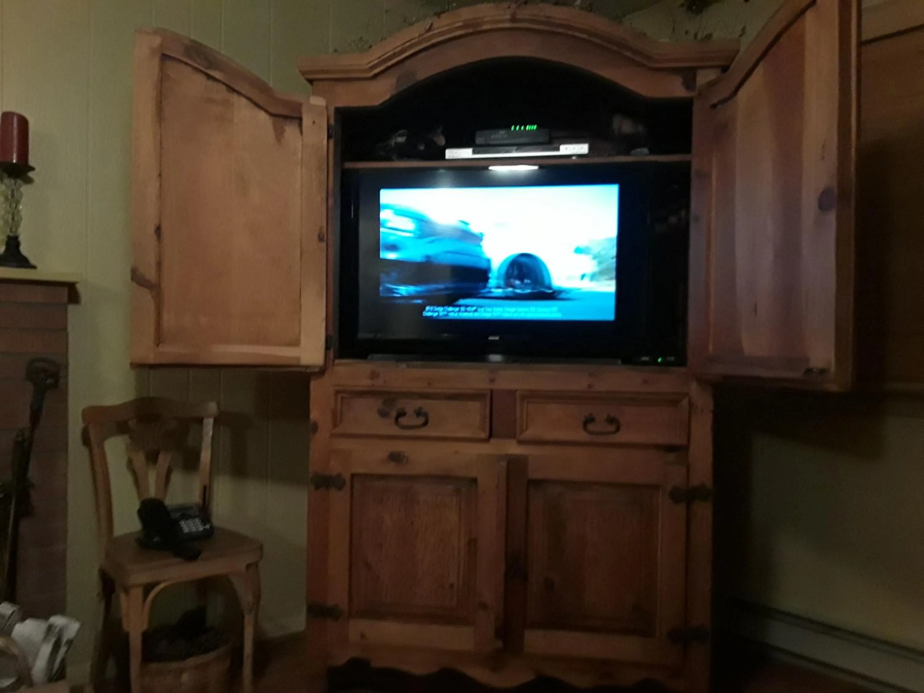 TV and multimedia in Adair Springs Cabin