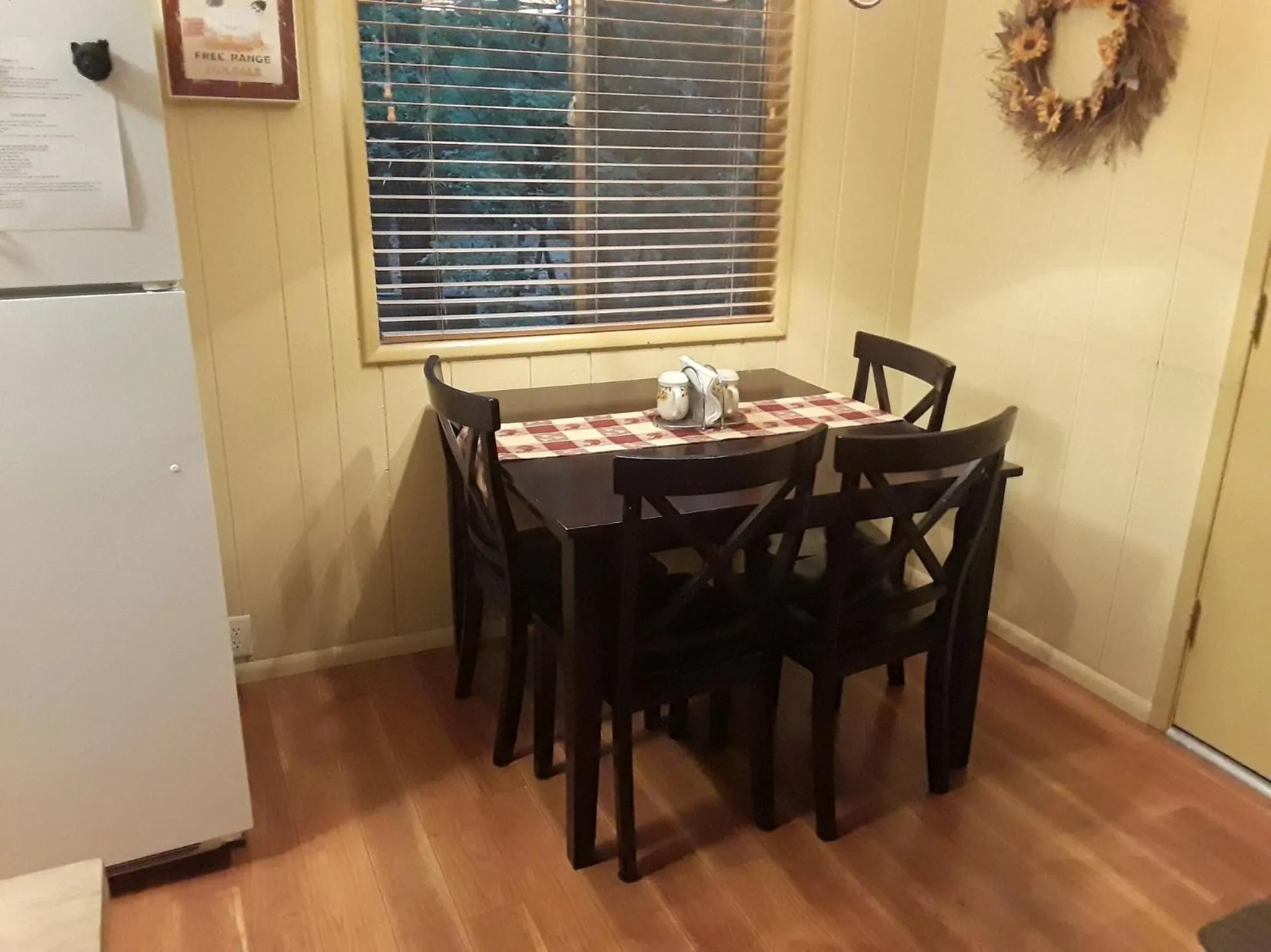 Dining area in Adair Springs Cabin