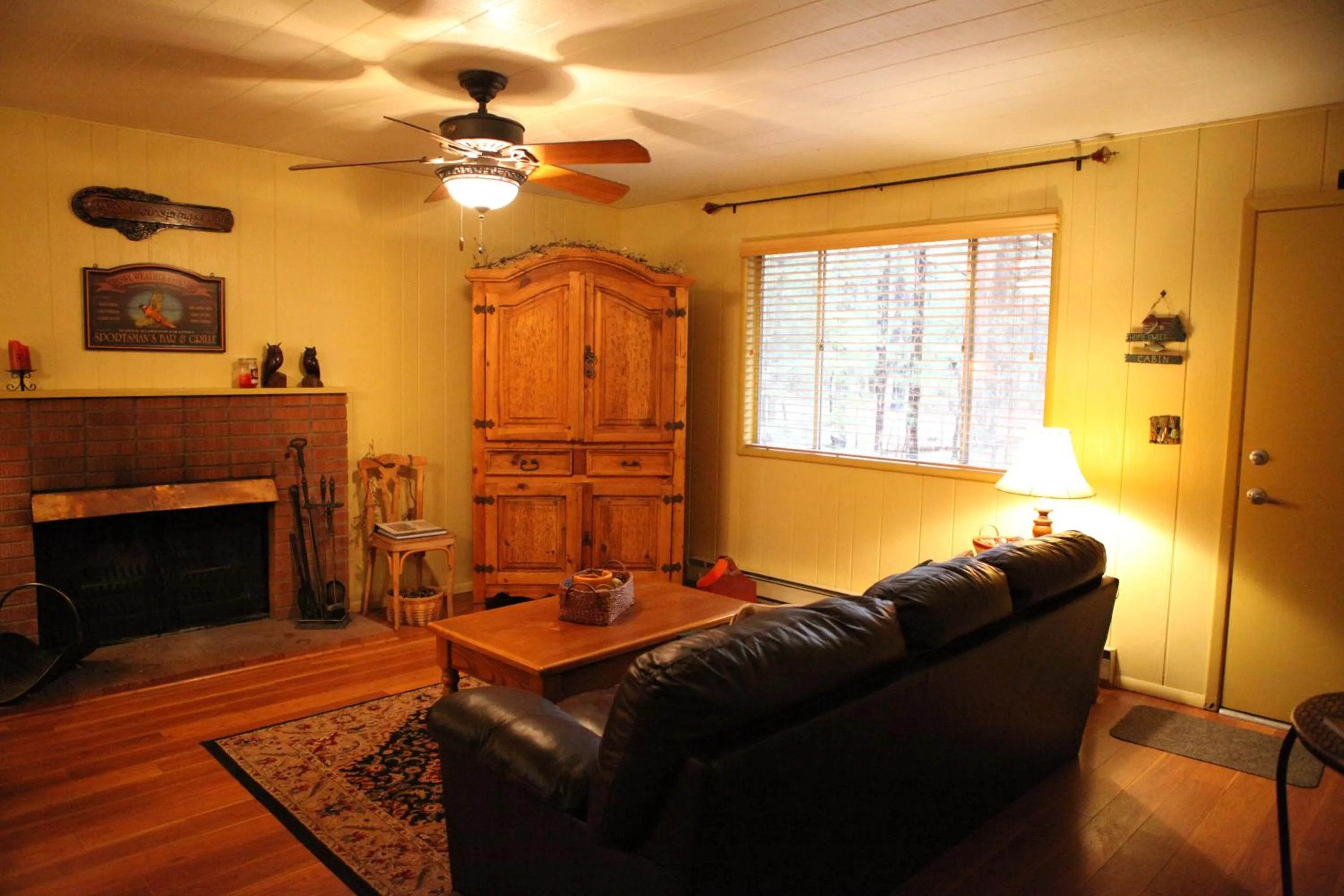 Living room in Adair Springs Cabin