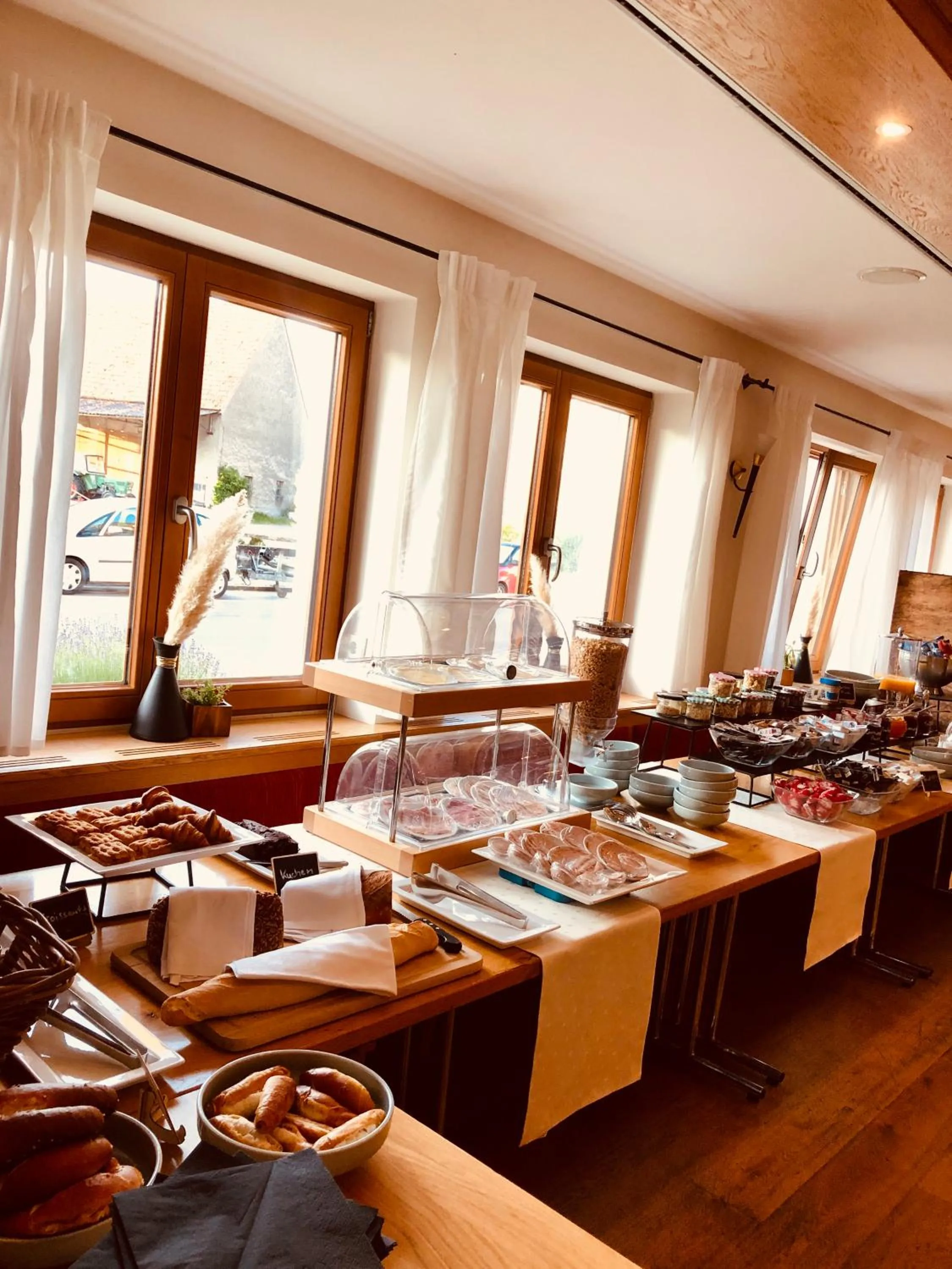 Buffet breakfast in Hotel & Gasthof Löwen