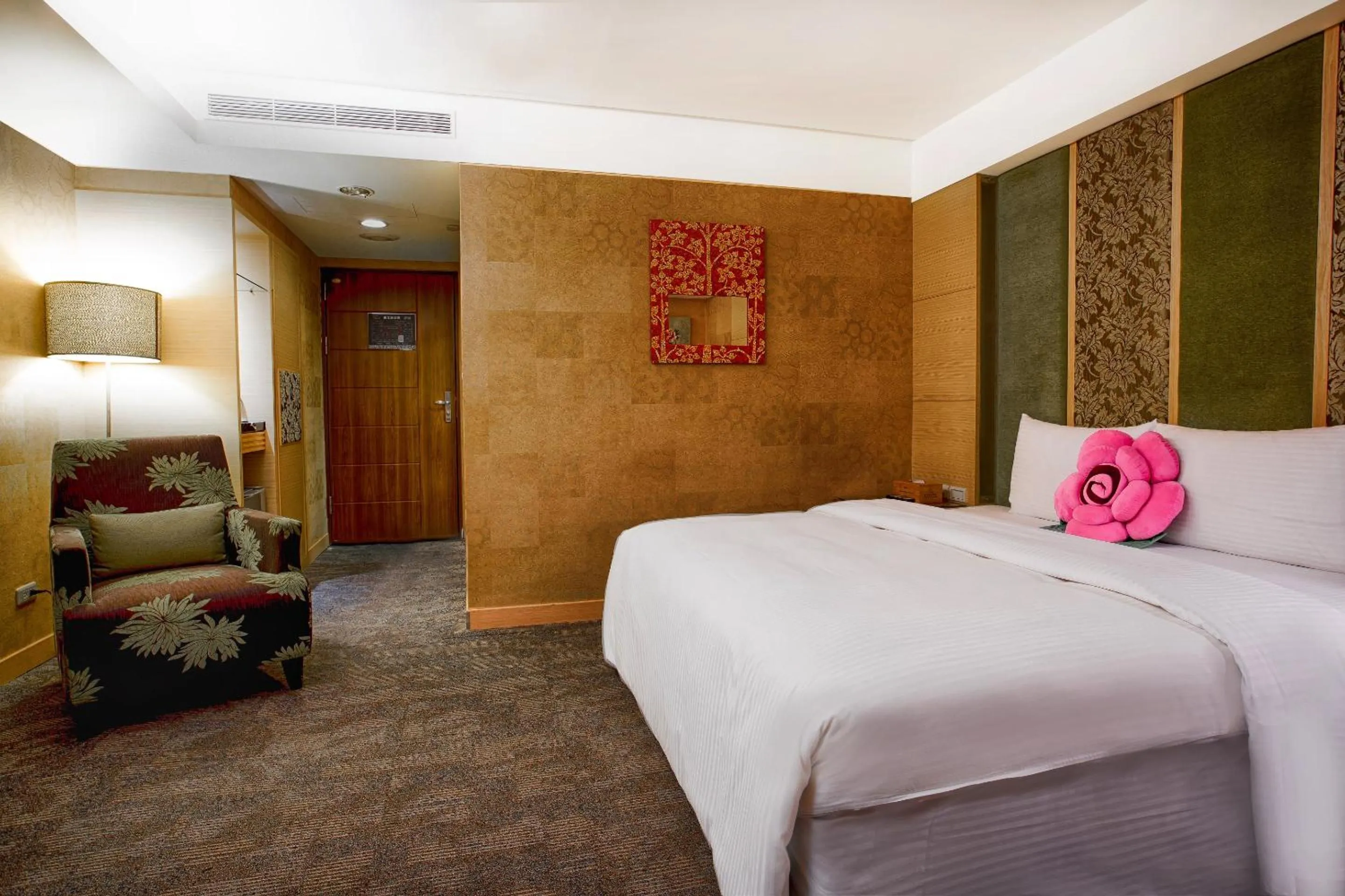 Bed in Cai She Hotel