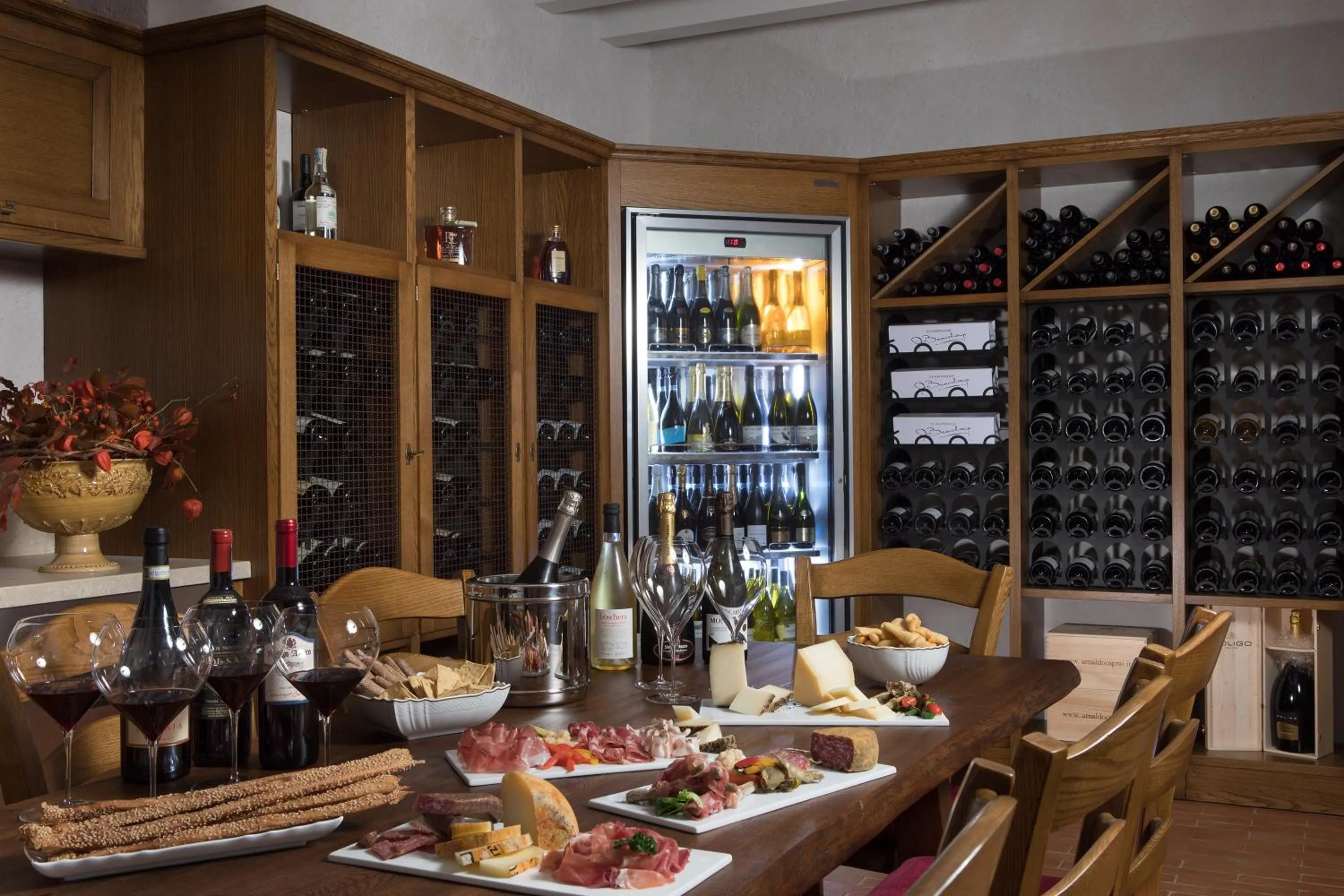 Restaurant/places to eat in Colonìa Resort