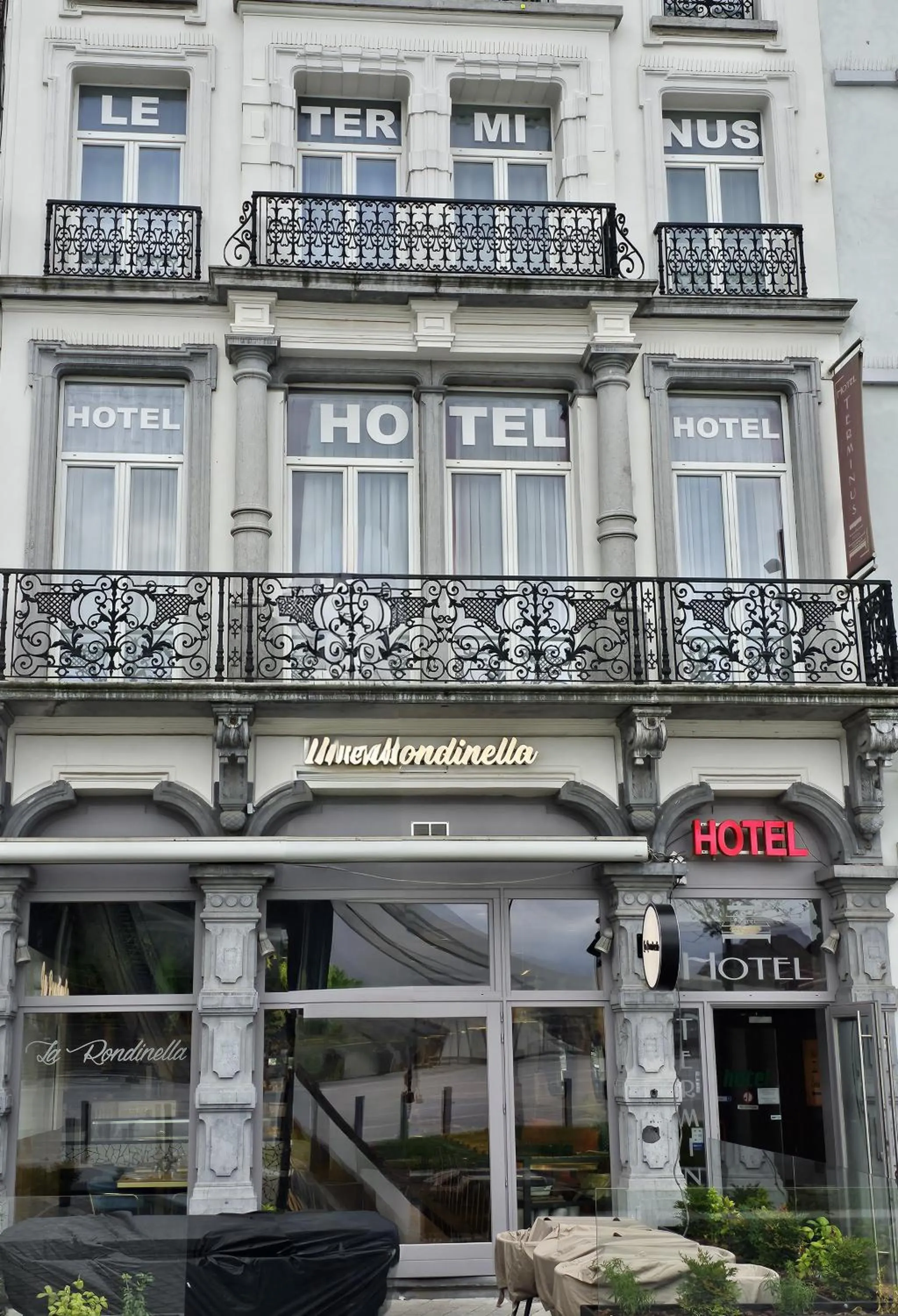 Facade/entrance in Hotel Le Terminus