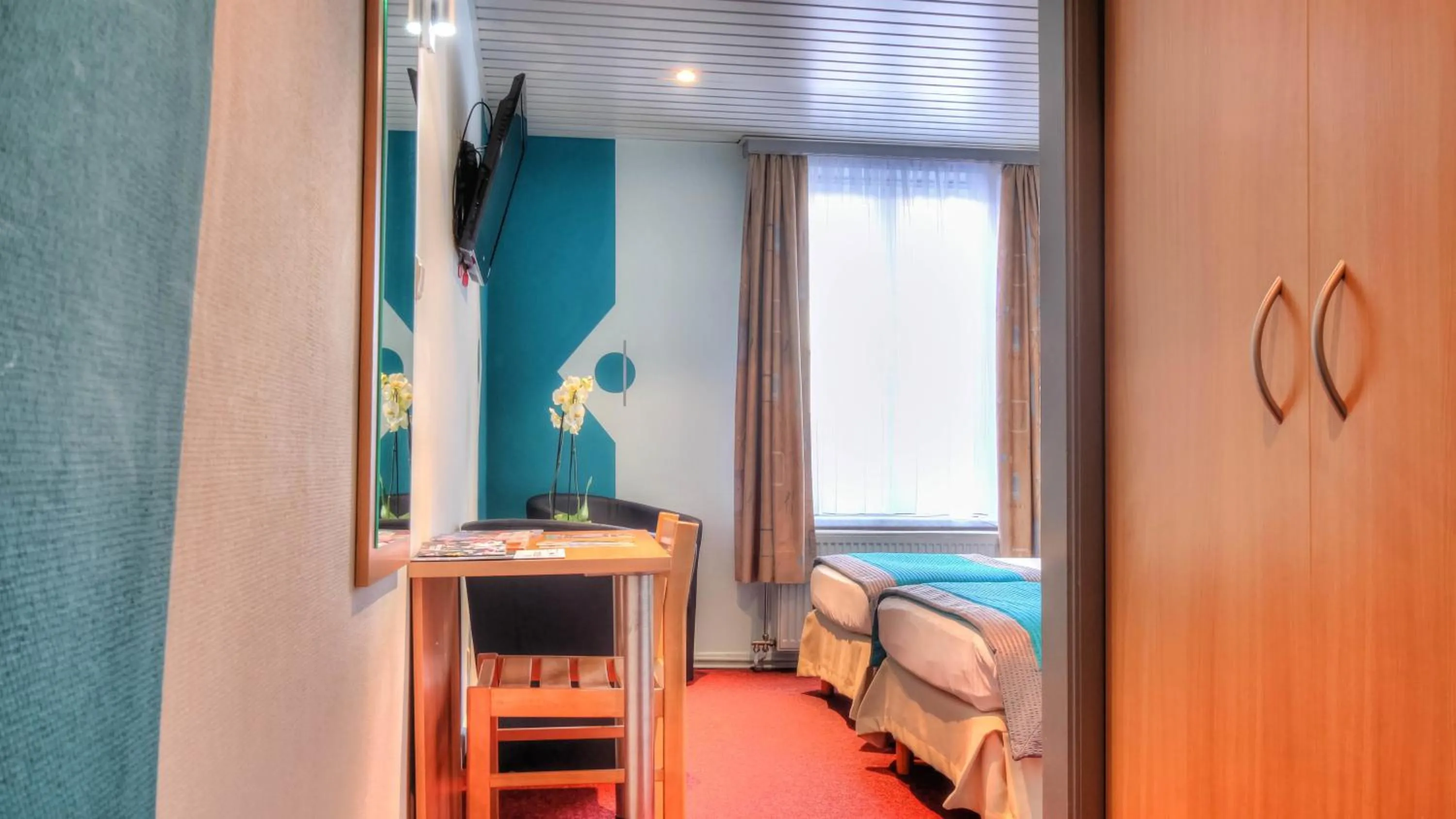 TV and multimedia, Bed in Hotel Le Terminus