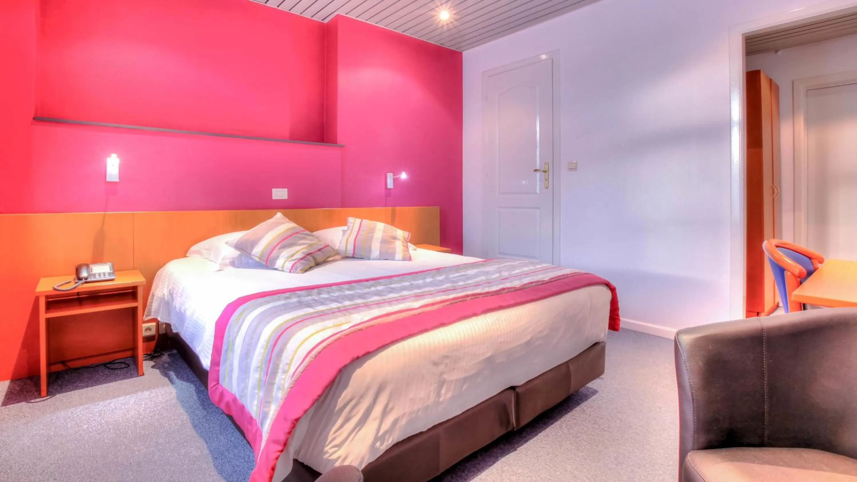 TV and multimedia, Bed in Hotel Le Terminus