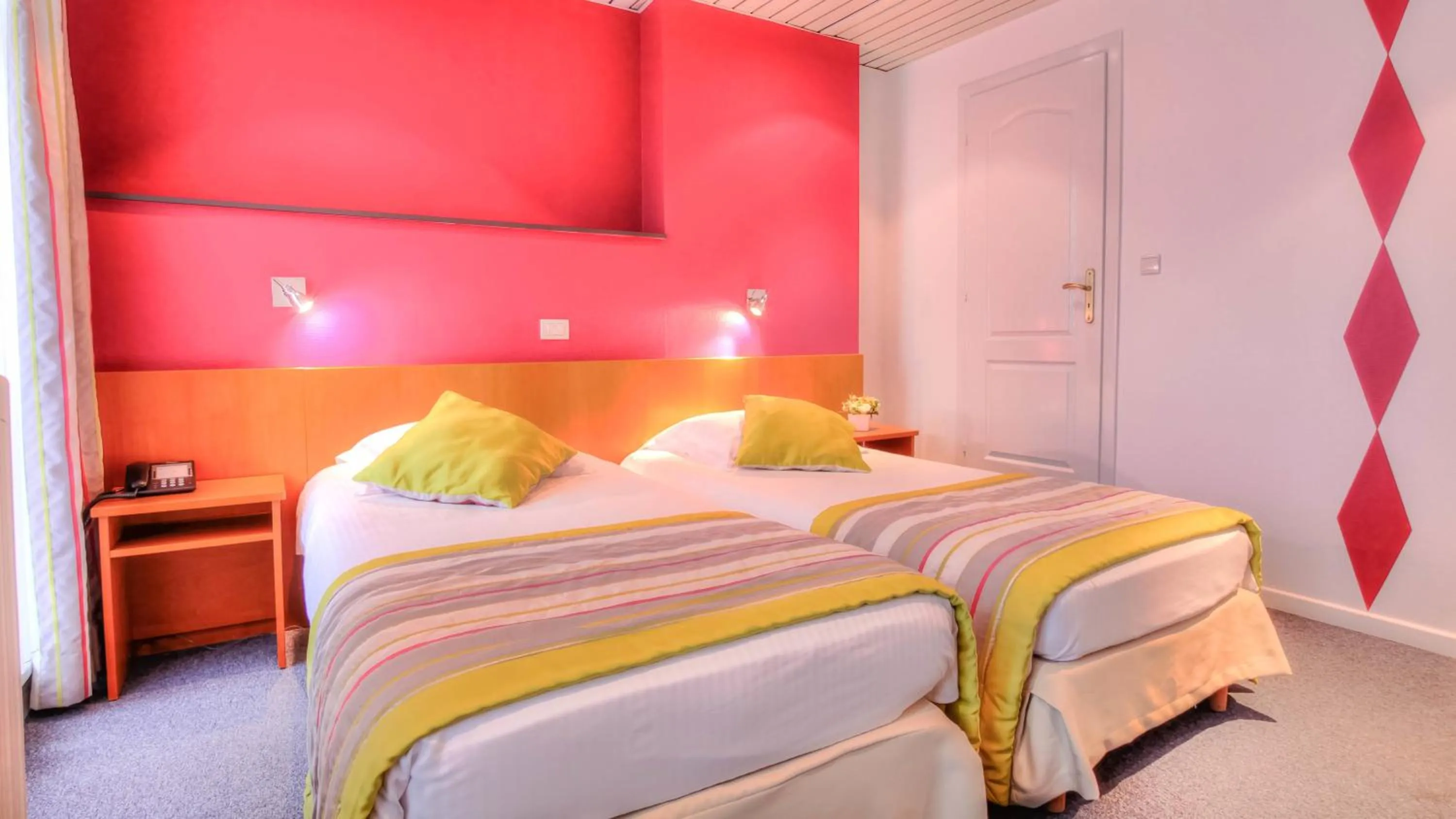 TV and multimedia, Bed in Hotel Le Terminus