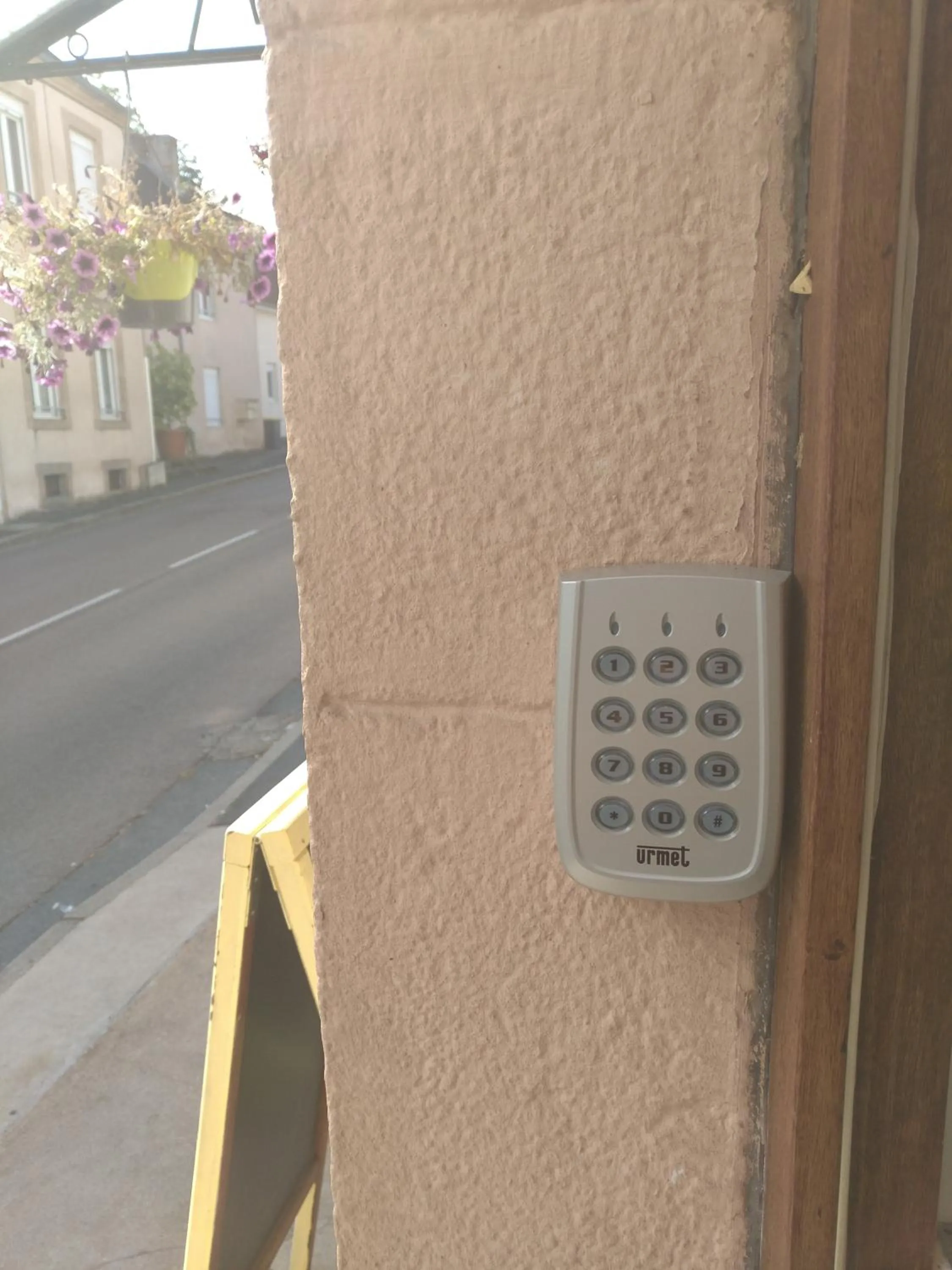 Logo/Certificate/Sign in auberge du breuil