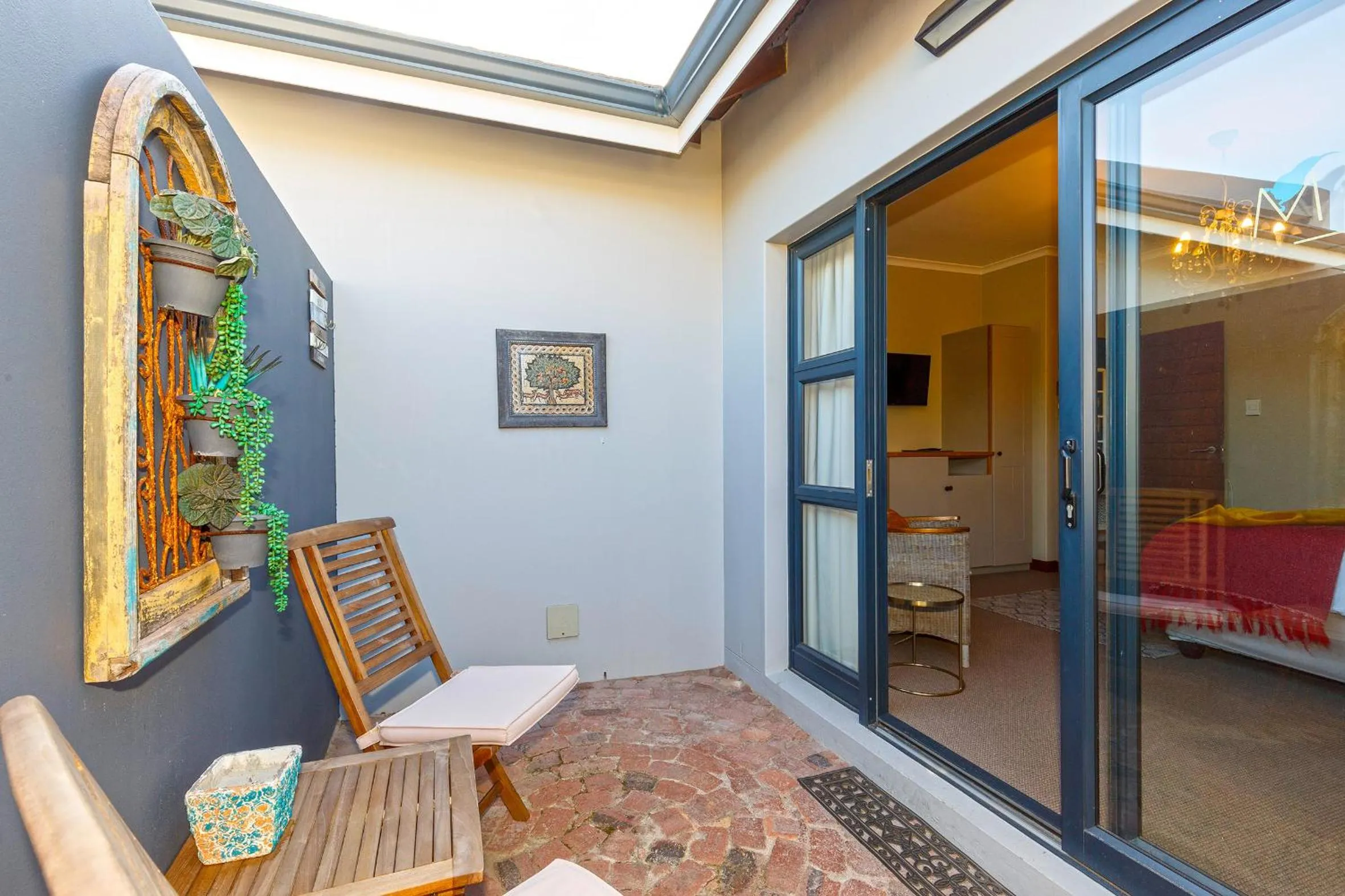 Inner courtyard view in Le Mahi Guest House