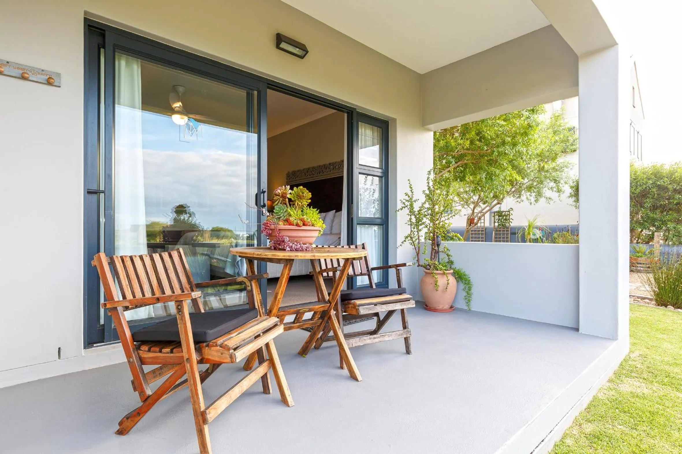 Patio in Le Mahi Guest House