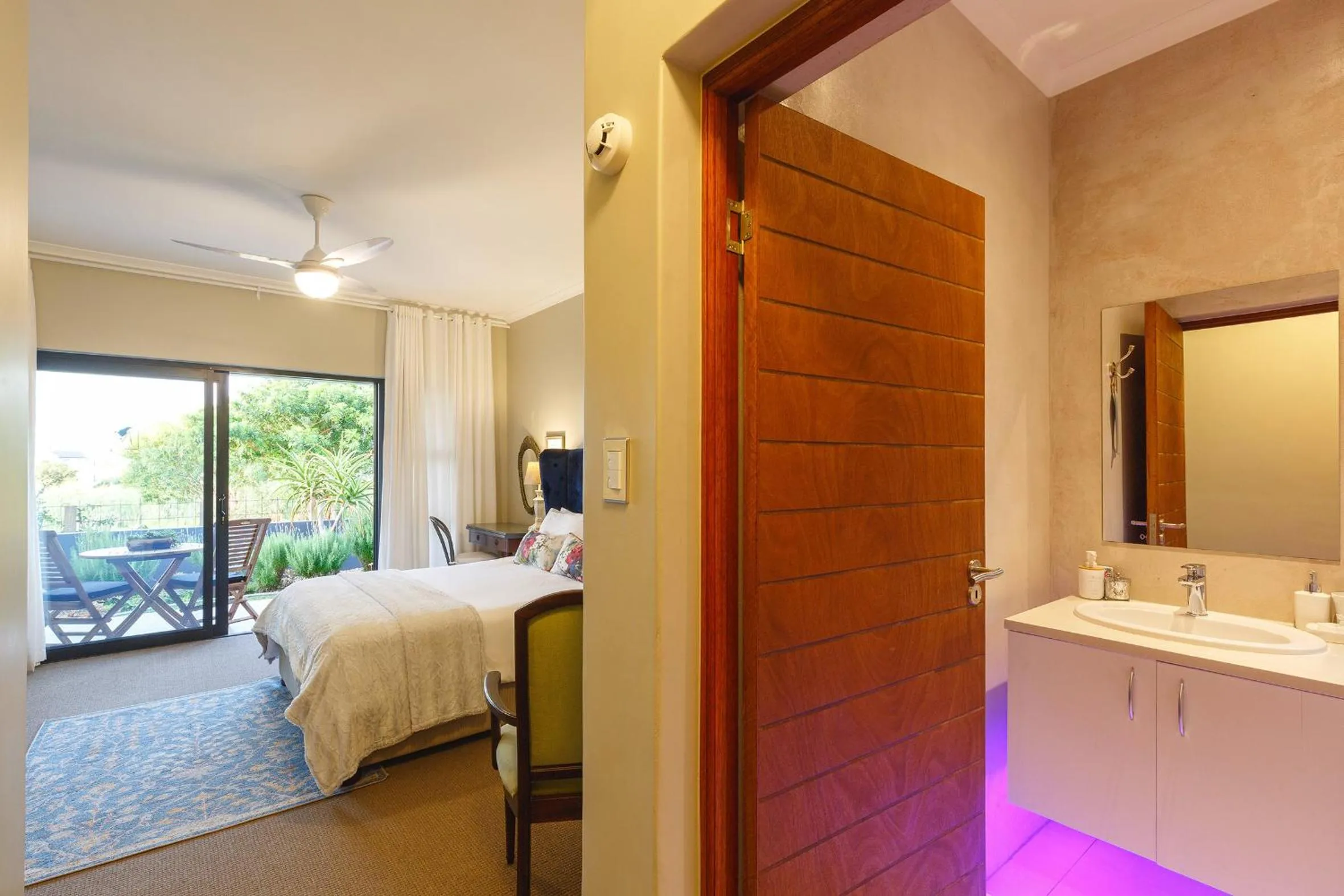 Bedroom, Bed in Le Mahi Guest House