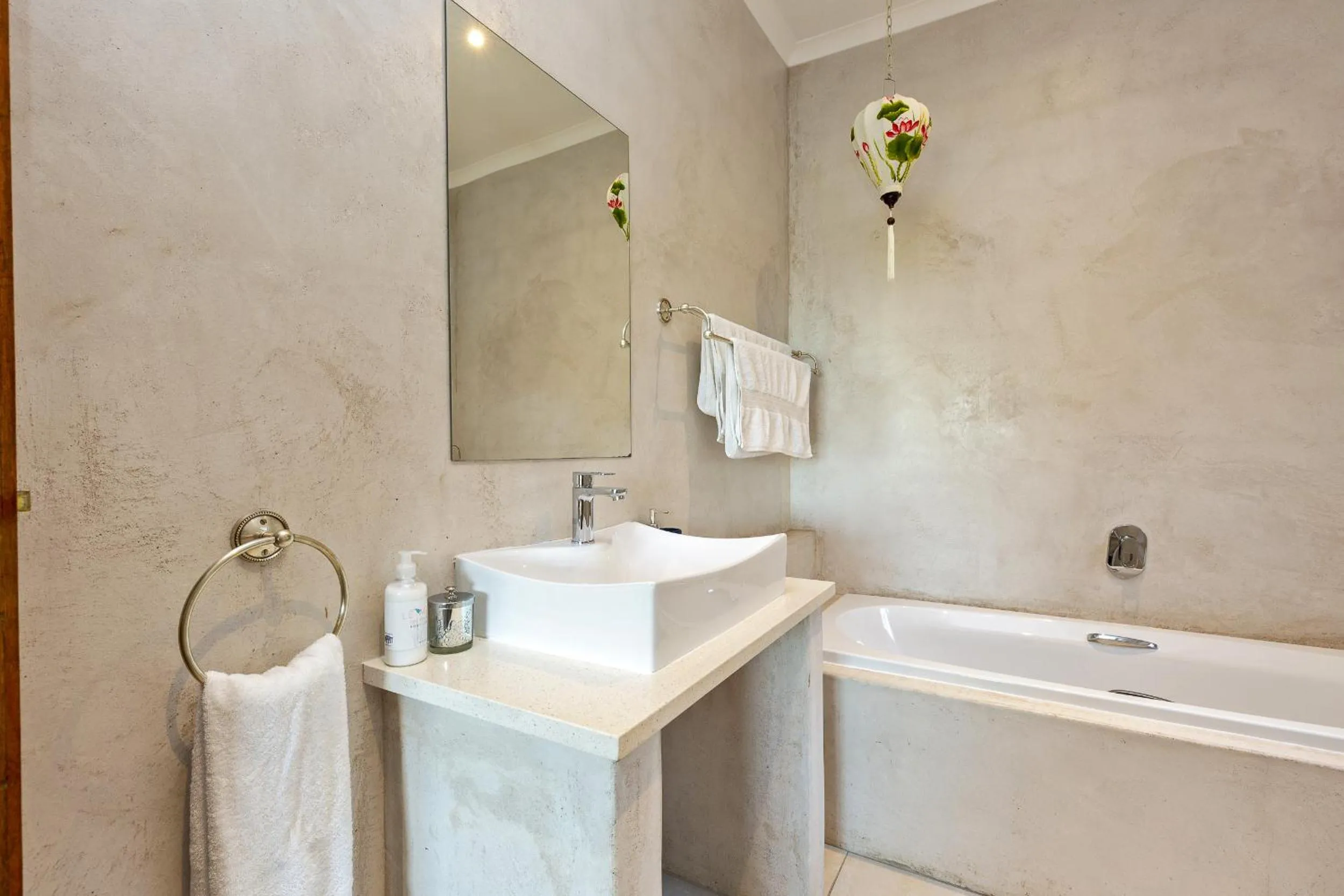 Hot Tub in Le Mahi Guest House