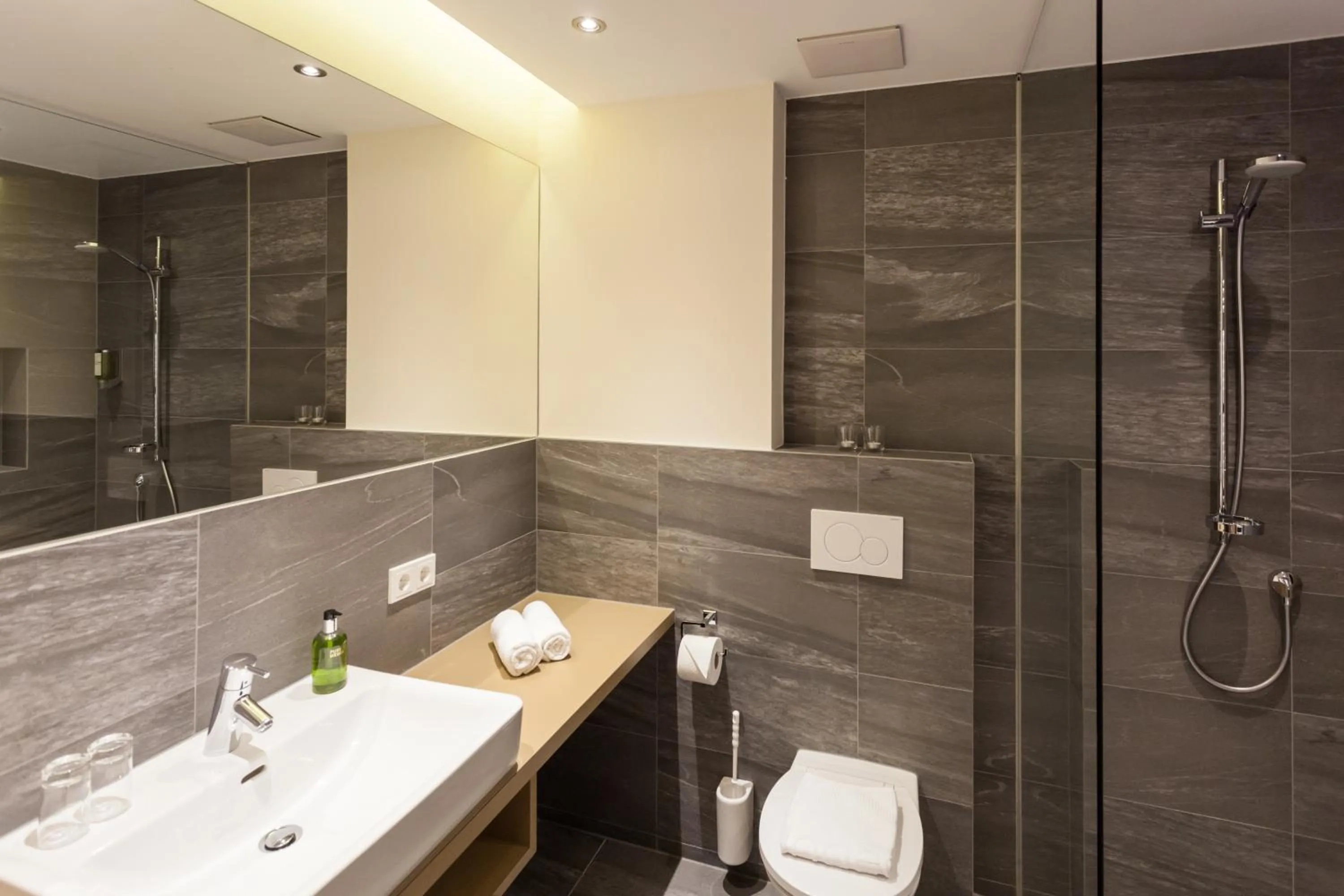 Shower in Hotel Rundeck