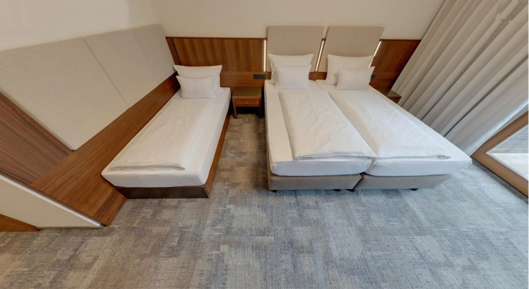 Photo of the whole room, Bed in Hotel Rundeck