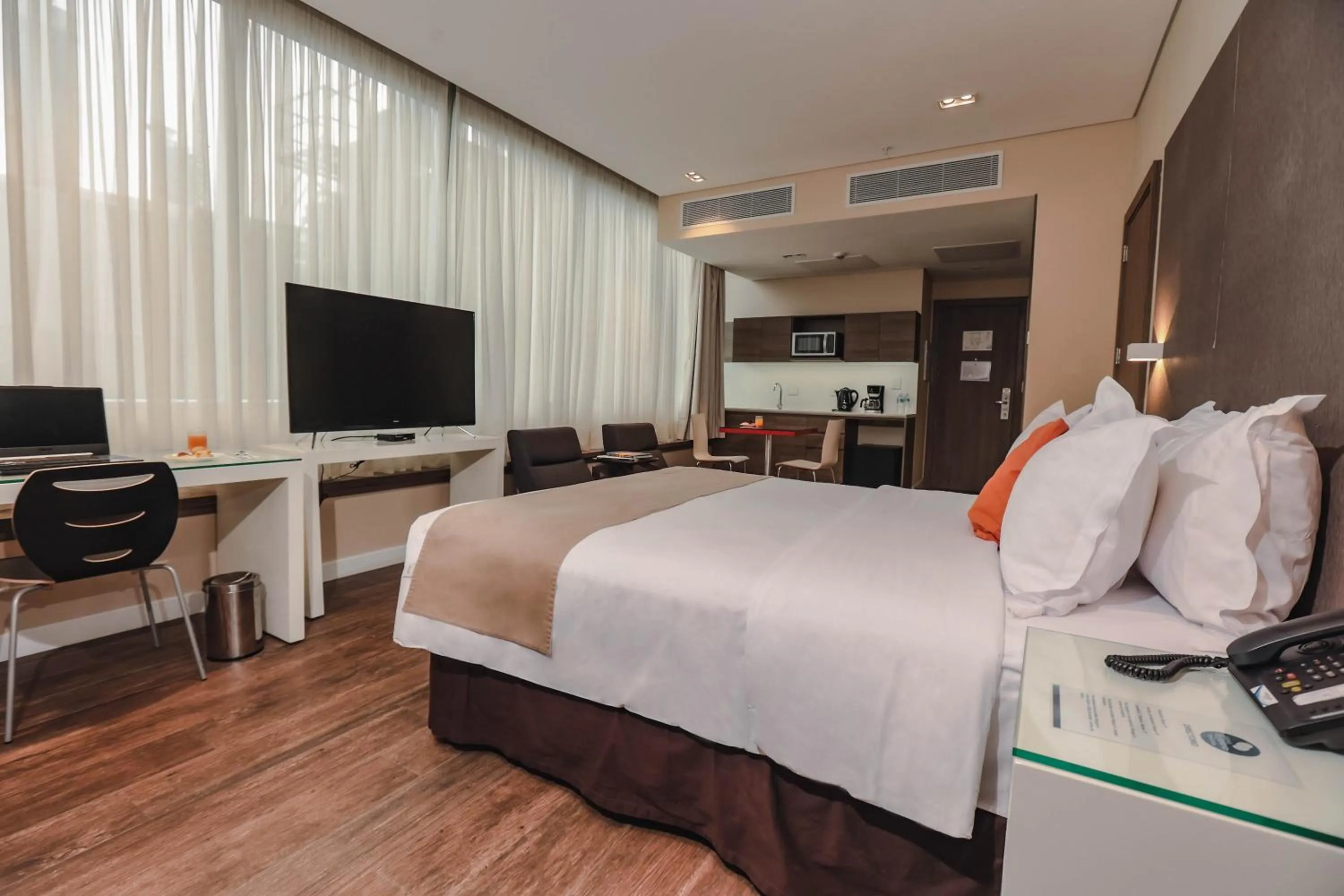 Bed in Paseo La Galería Hotel & Suites