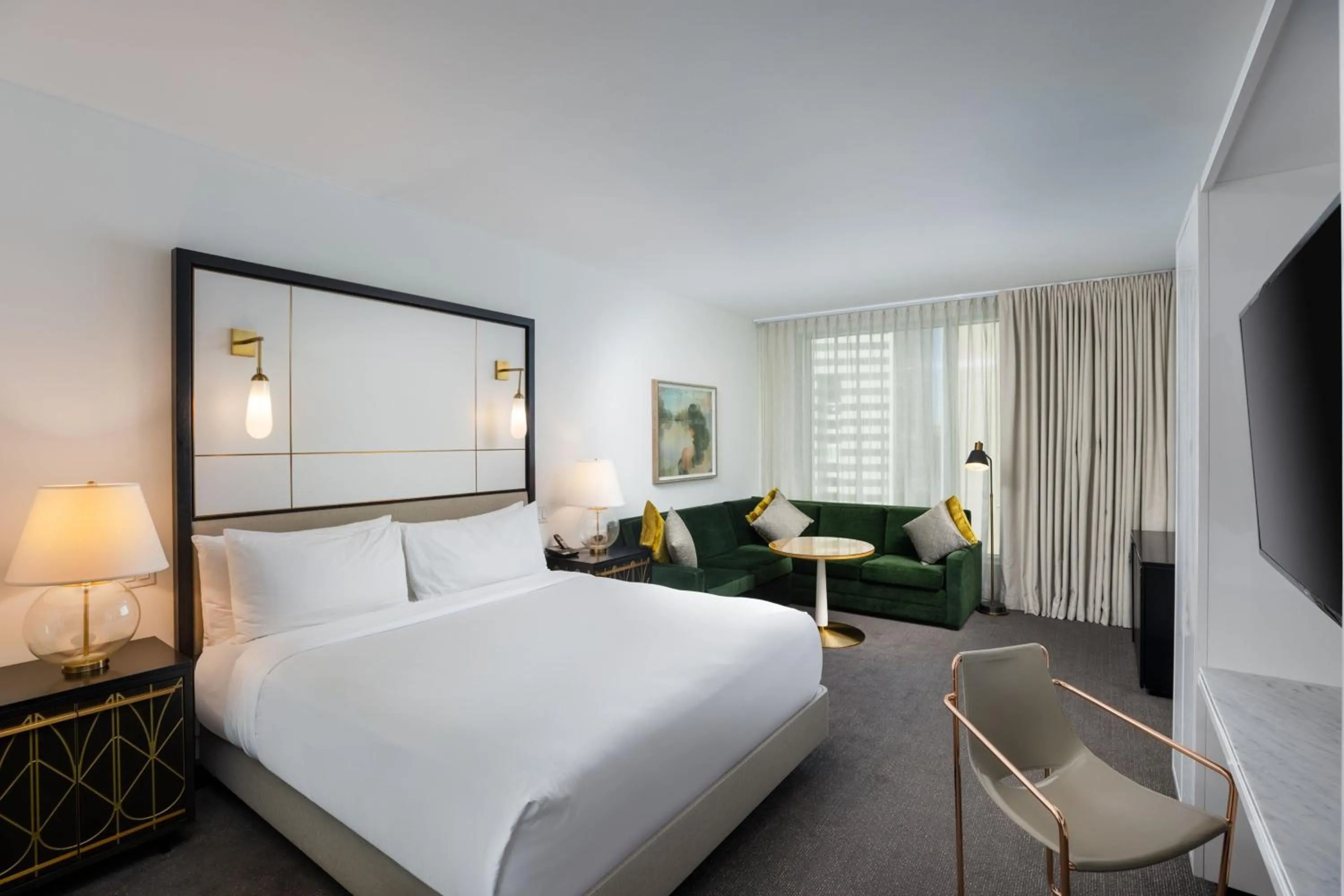 Bed in The Laura Hotel, Houston Downtown, Autograph Collection