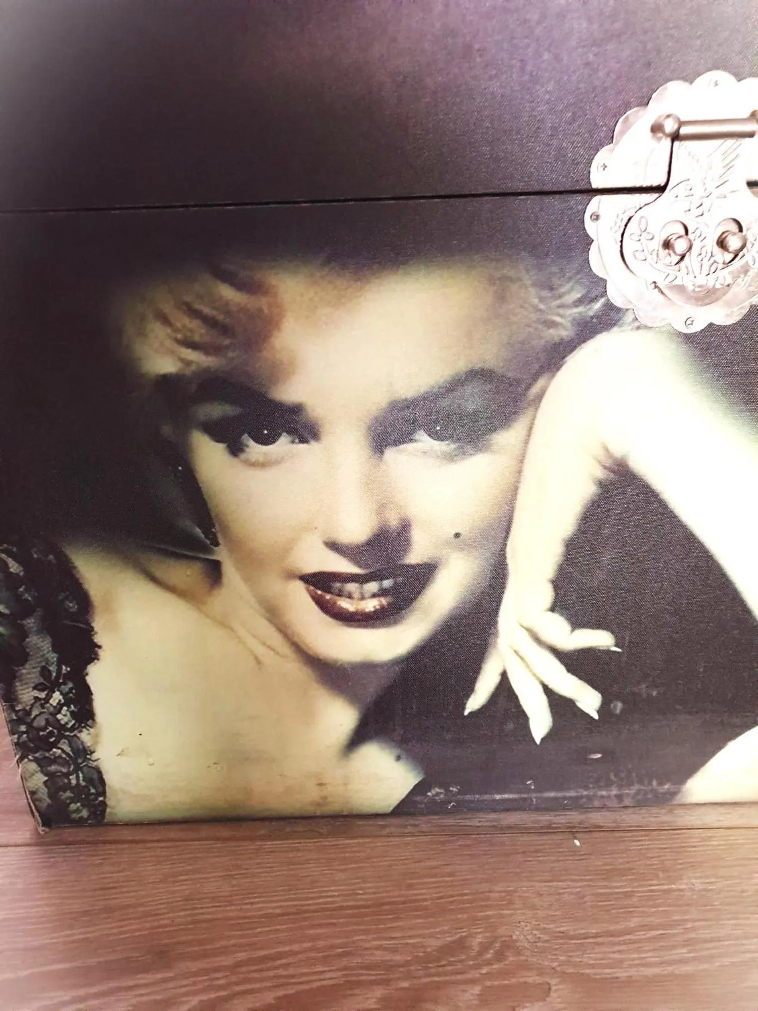 Decorative detail in Le Tre Arti