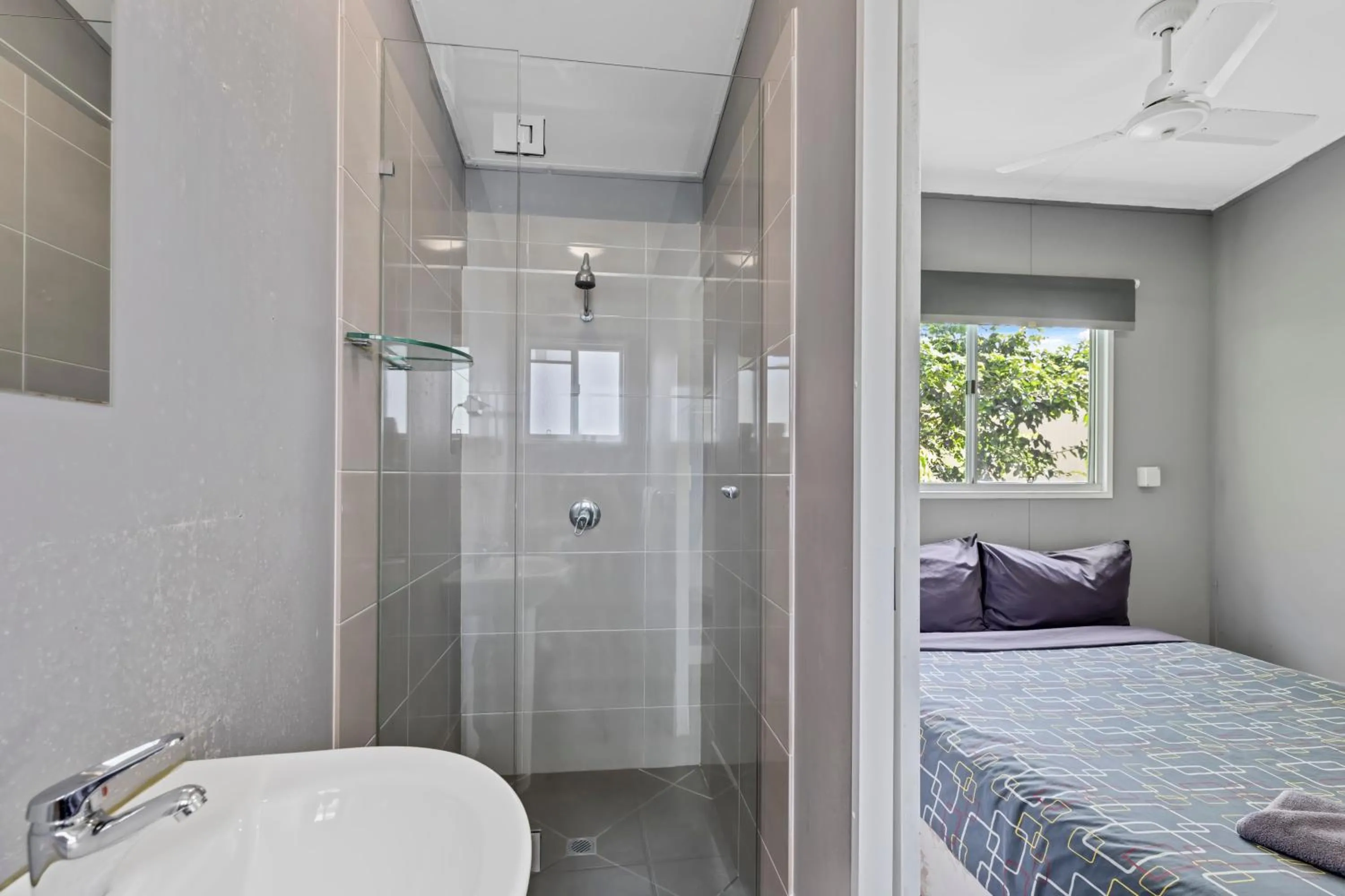 Shower, Bed in Yandina Caravan Park