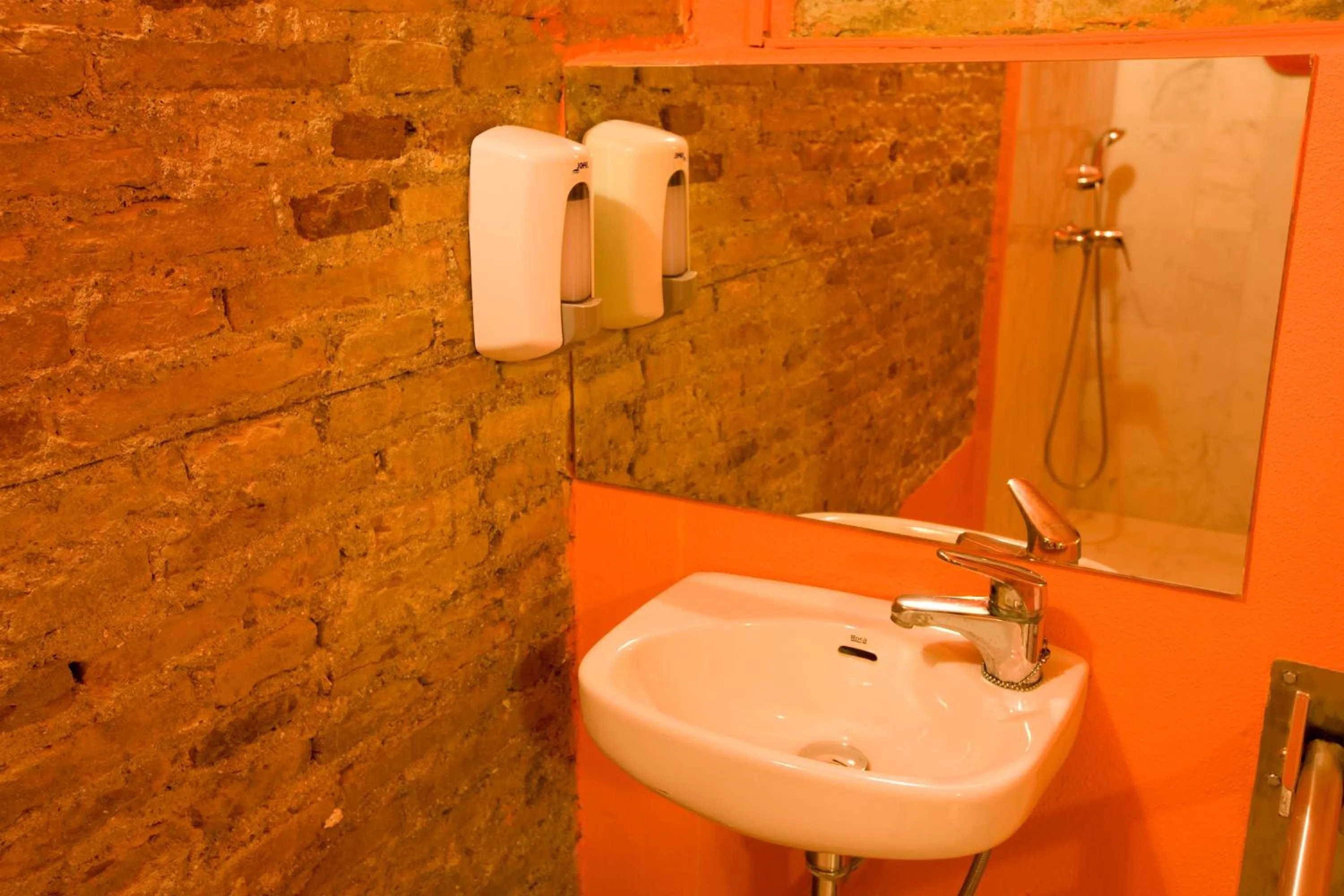 Bathroom in White Nest Hostel