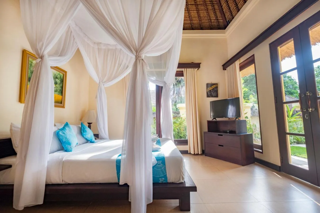 TV and multimedia, Bed in Amertha Bali Villas