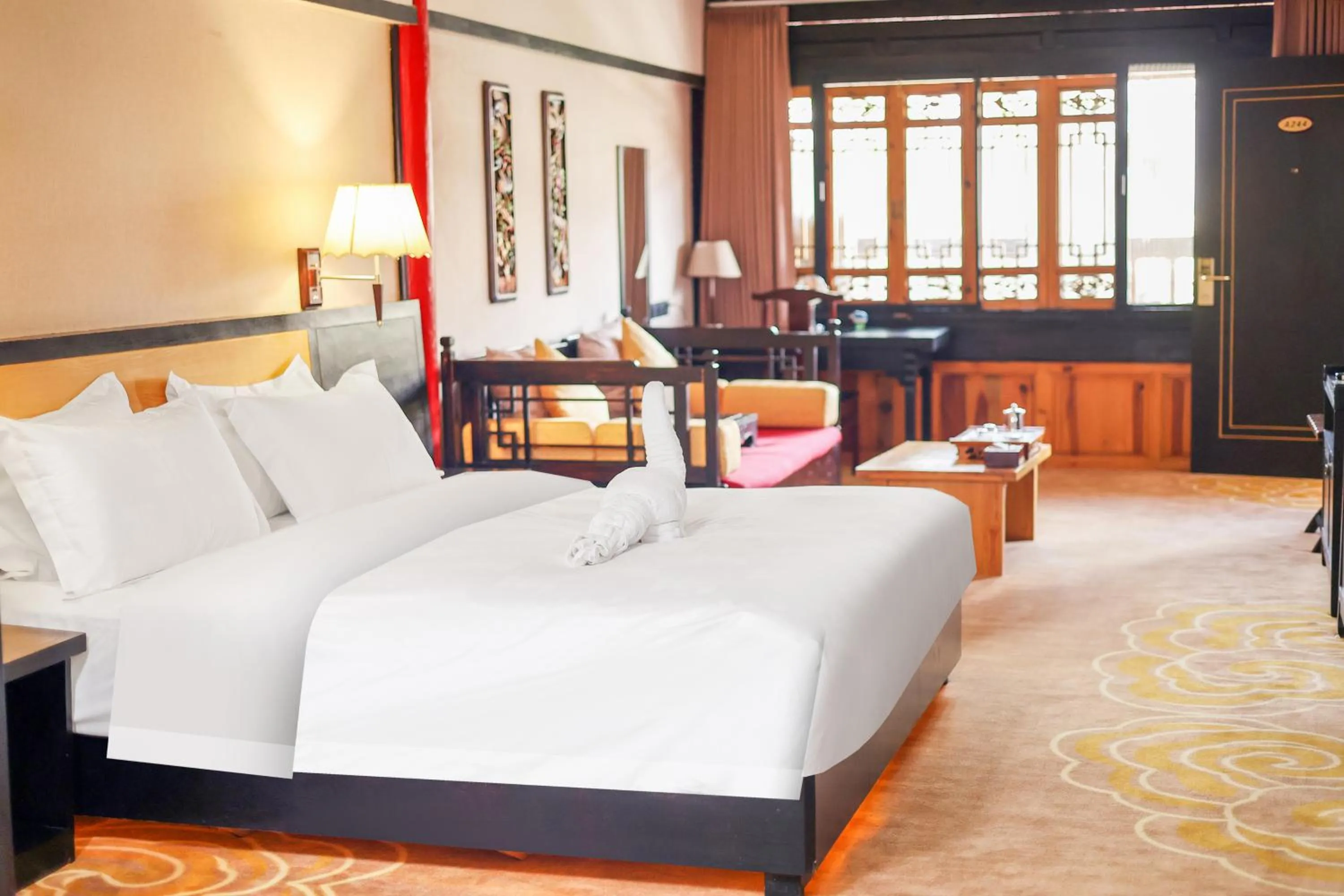 Bed in Lijiang Wangfu Hotel