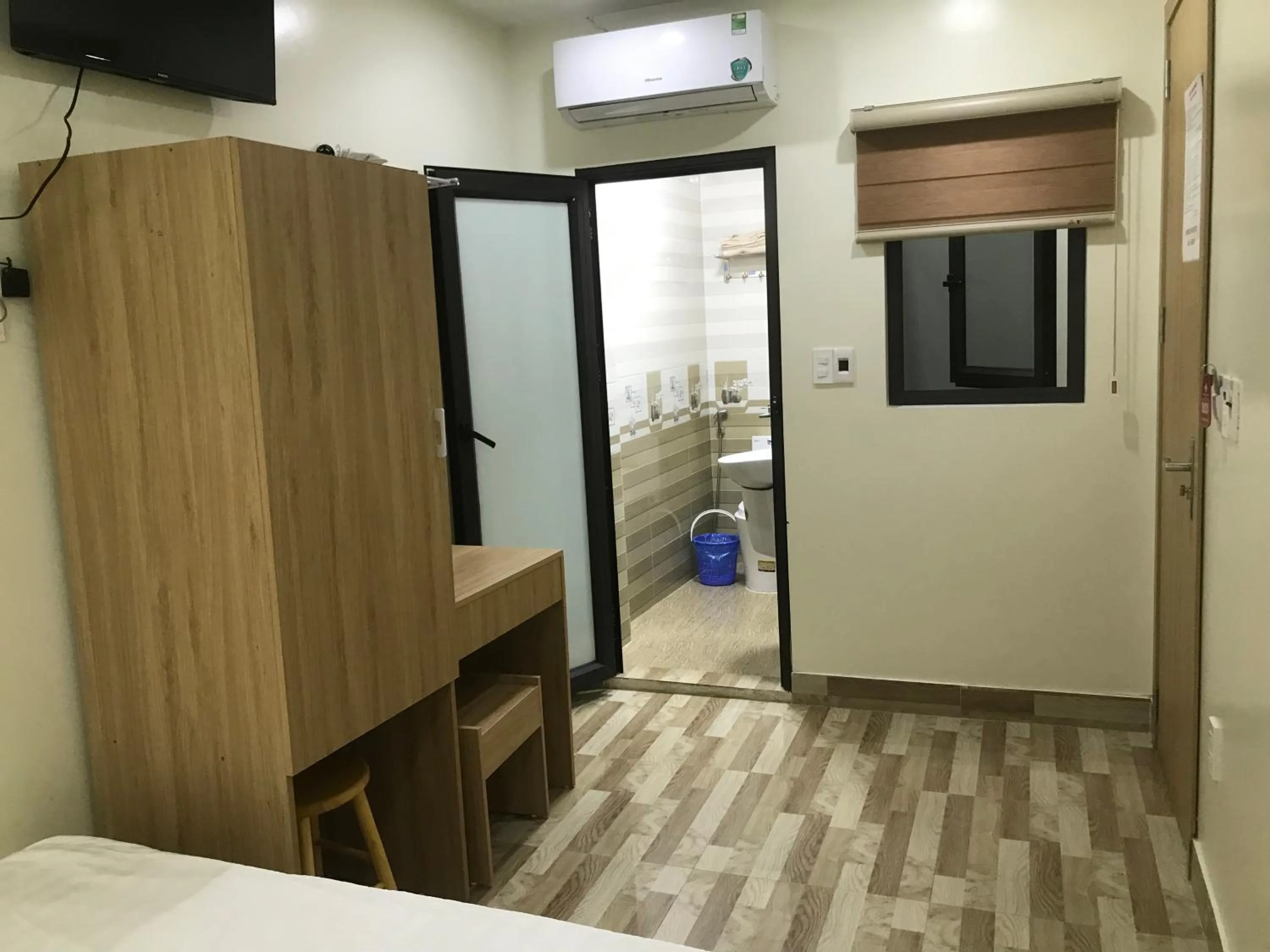 wardrobe, Bed in Sea Balcony Hotel