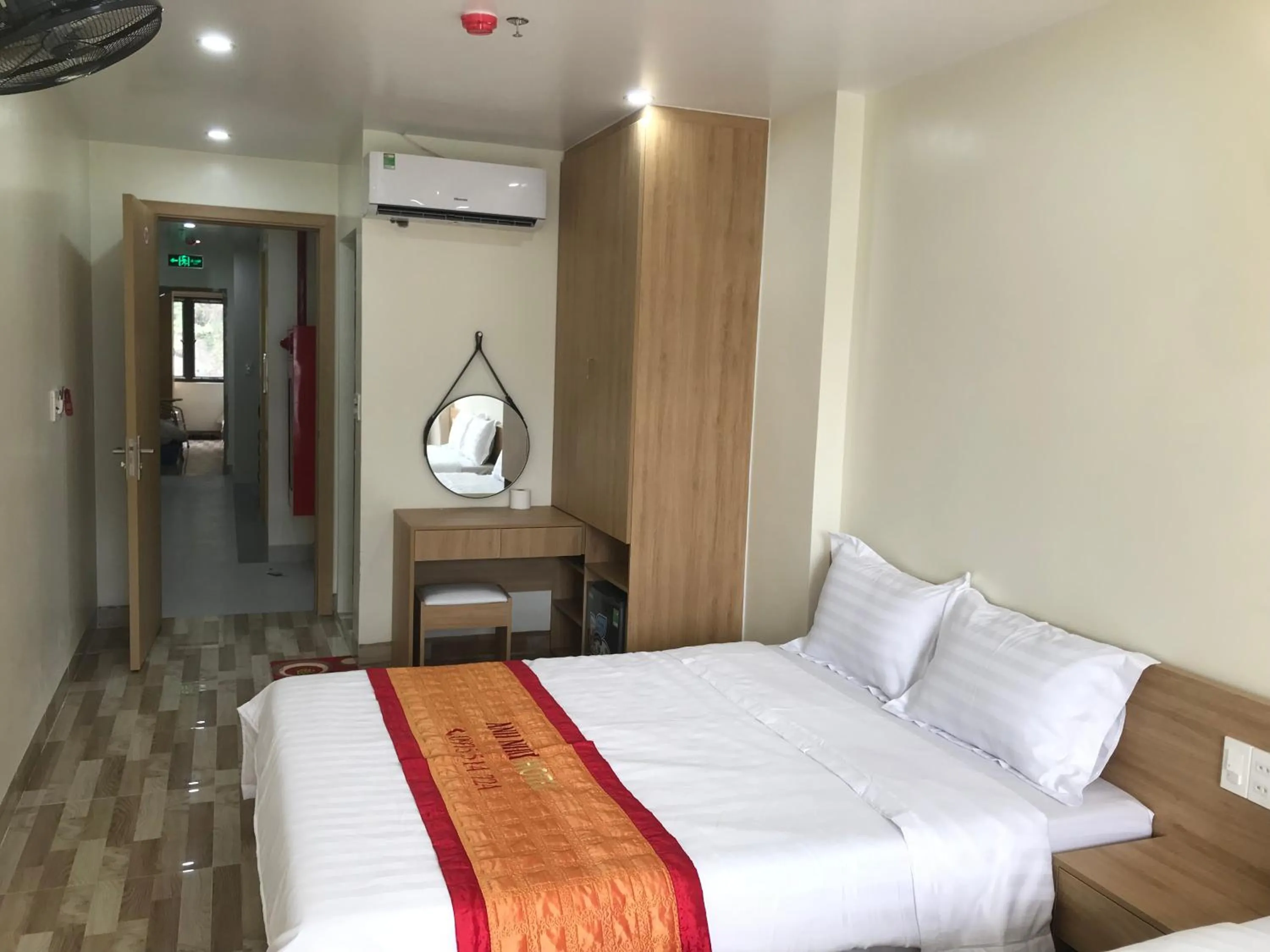 Bedroom, Bed in Sea Balcony Hotel