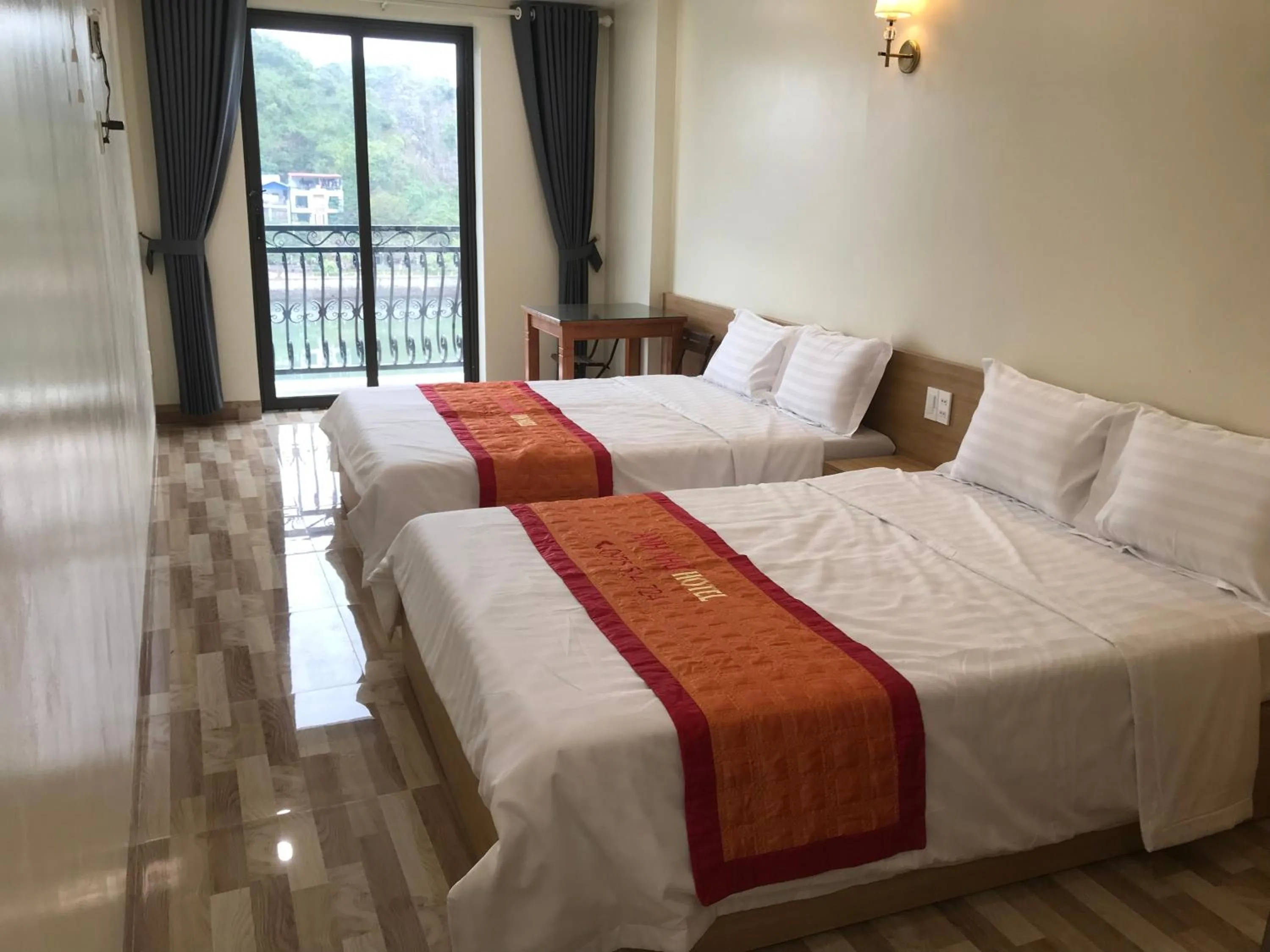 Photo of the whole room, Bed in Sea Balcony Hotel