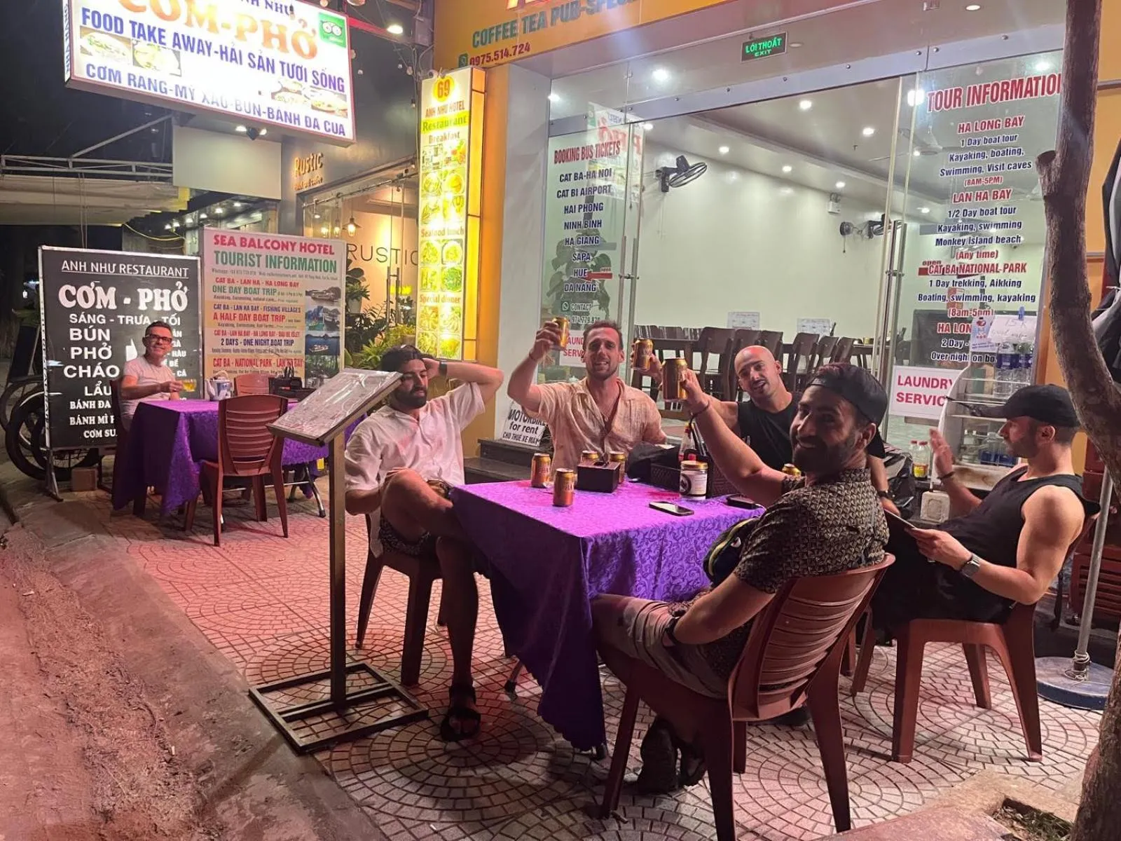 Restaurant/places to eat in Sea Balcony Hotel