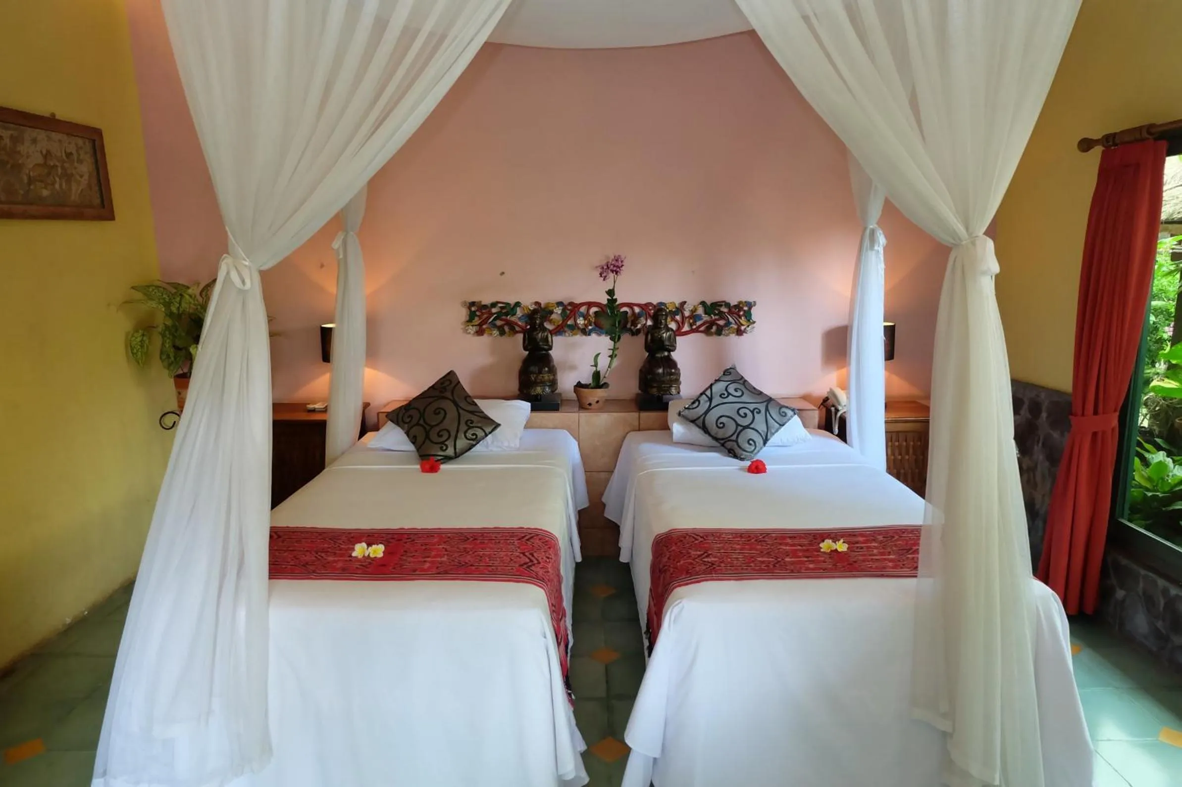 Bedroom, Bed in Puri Taman Sari Resort