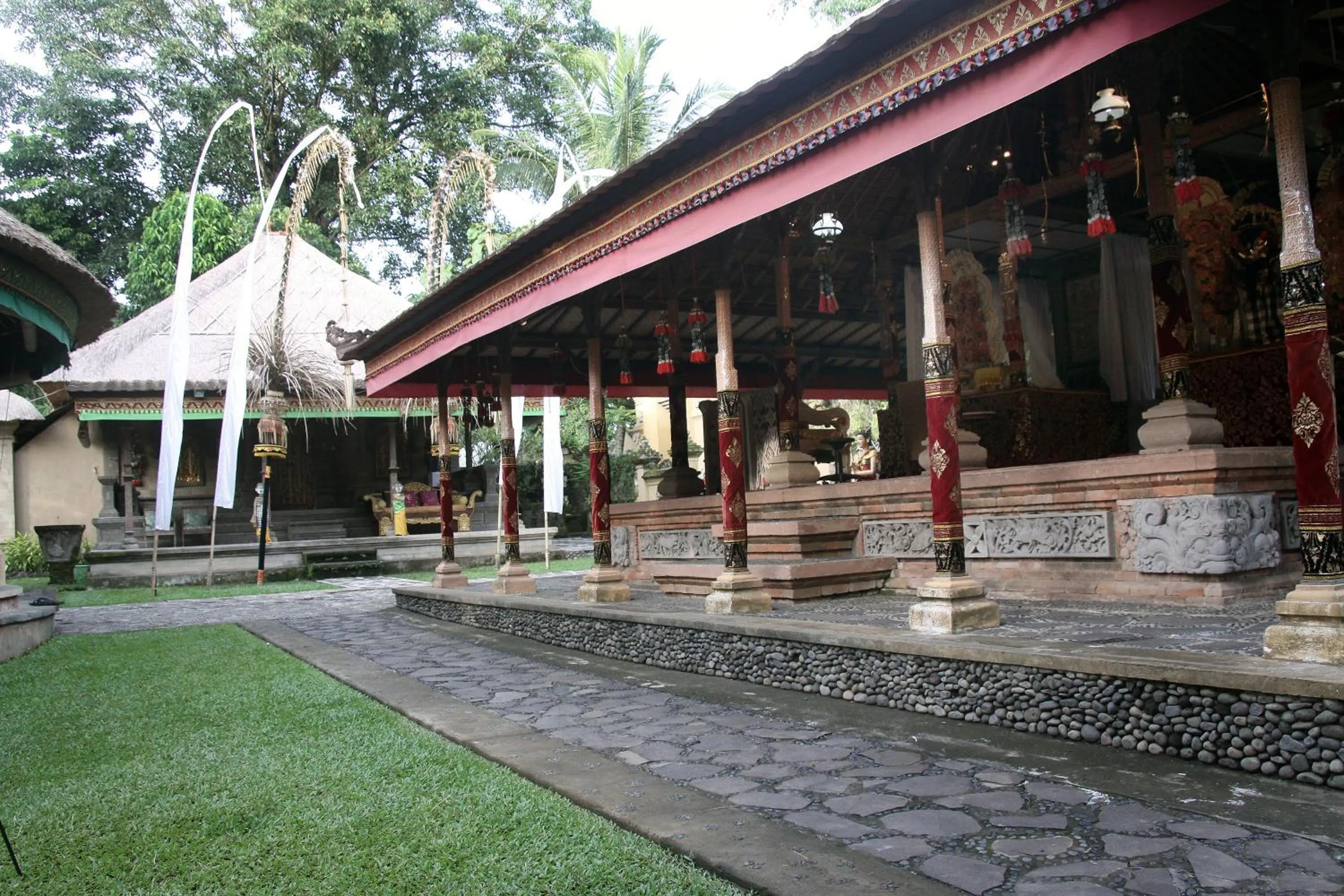 Area and facilities in Puri Taman Sari Resort
