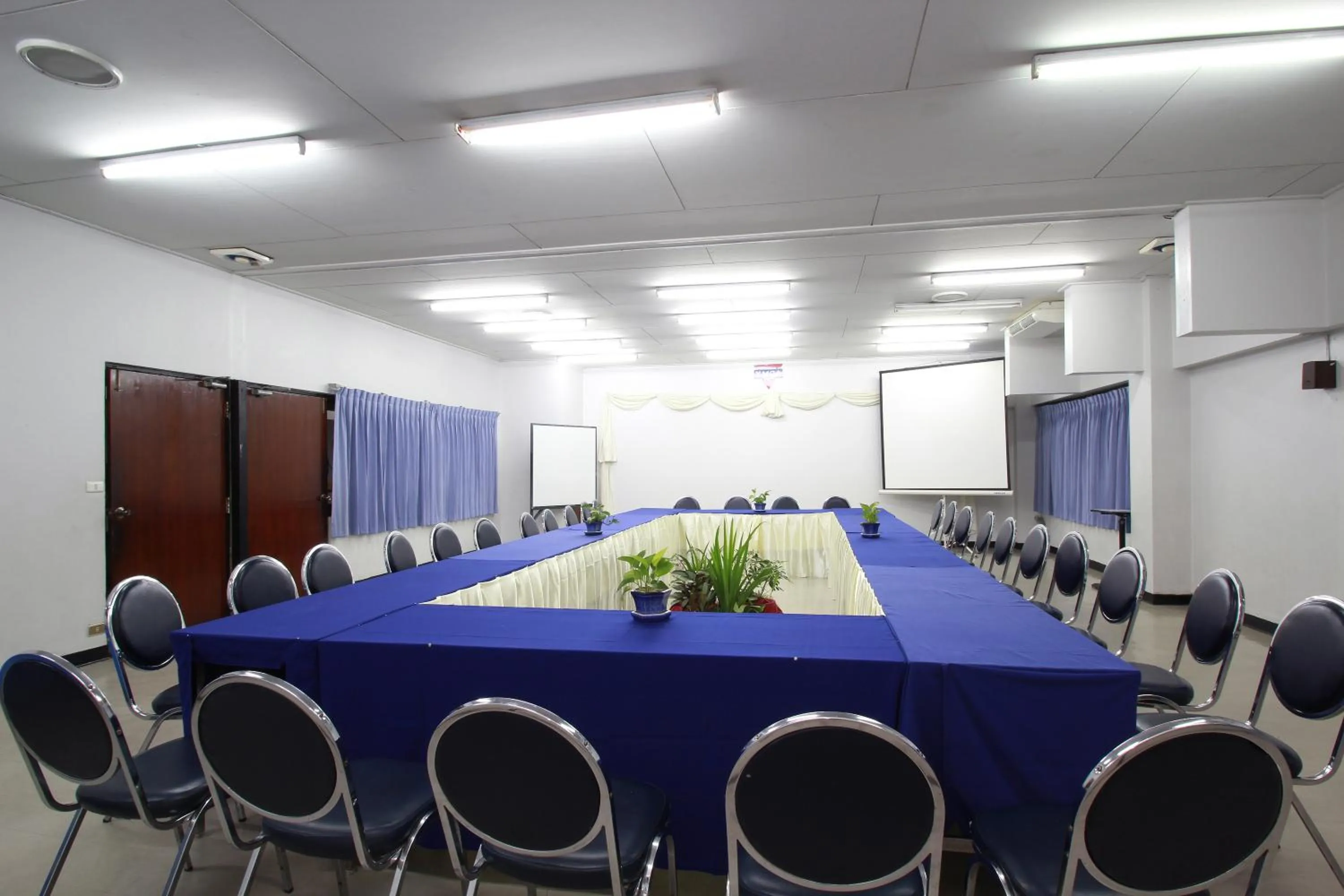 Meeting/conference room in The International Hotel Chiang Mai - YMCA