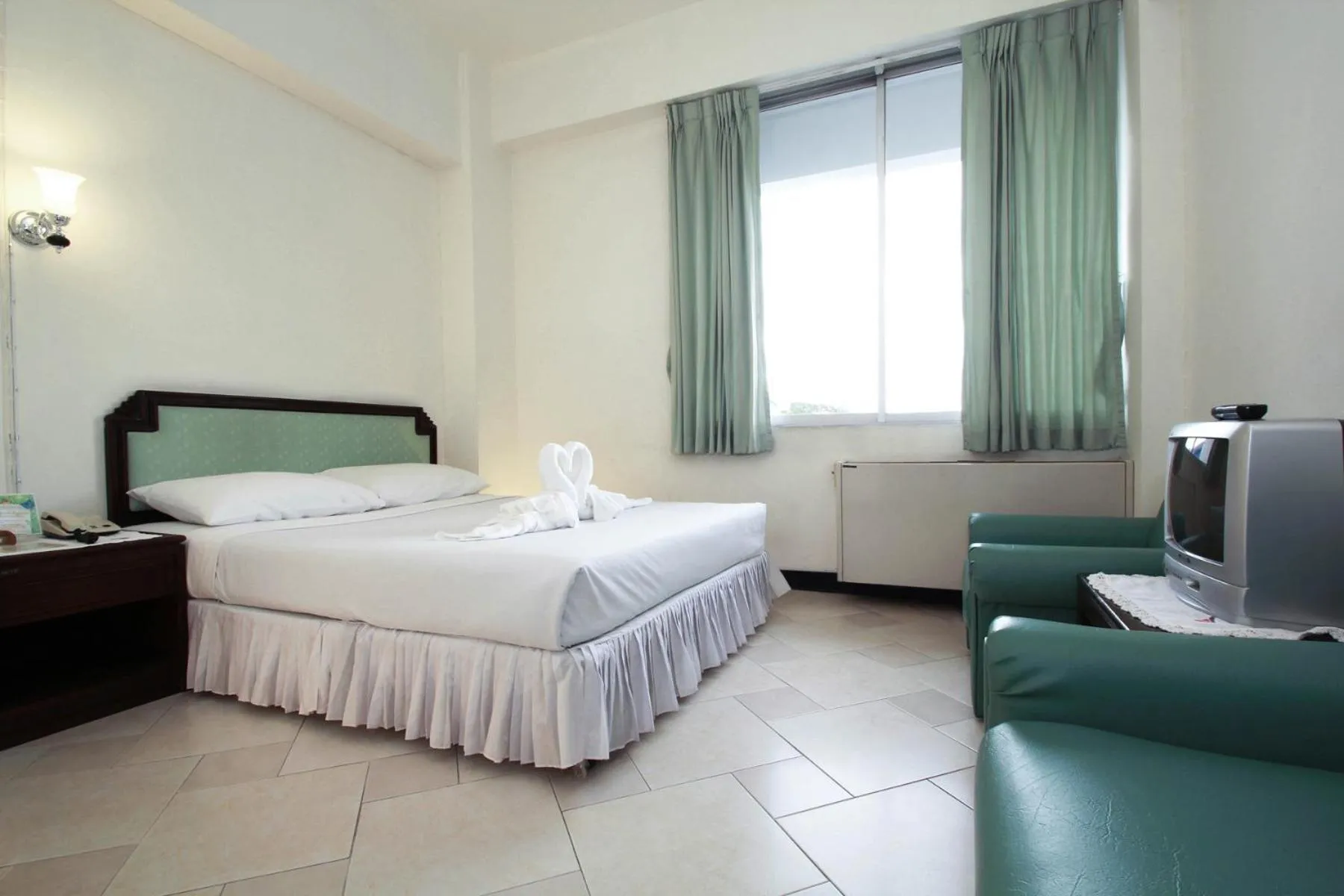 Day, Bed in The International Hotel Chiang Mai - YMCA