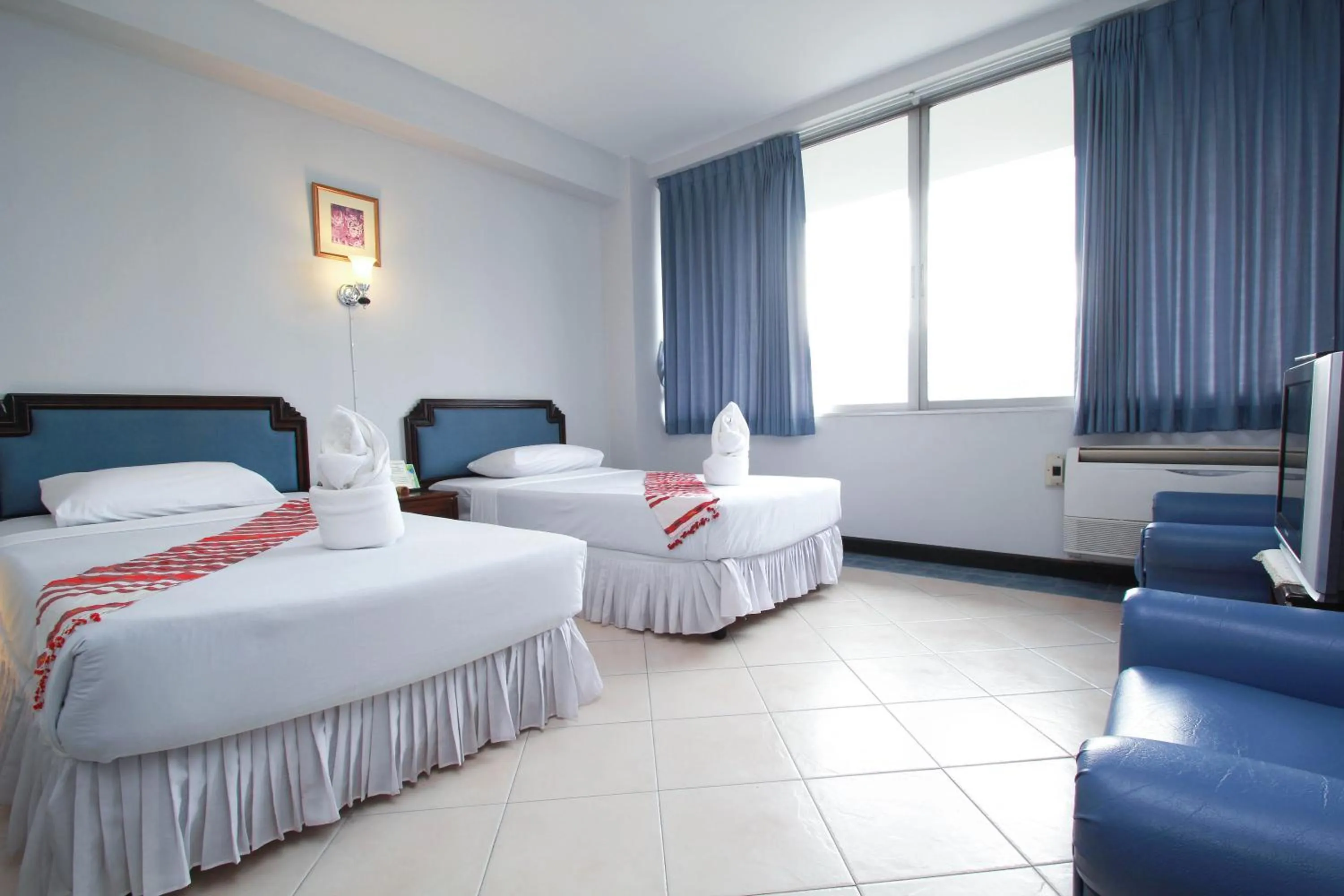 Day, Bed in The International Hotel Chiang Mai - YMCA