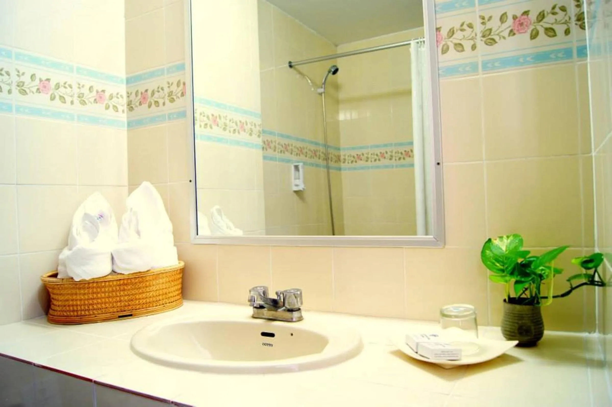 Bathroom in The International Hotel Chiang Mai - YMCA