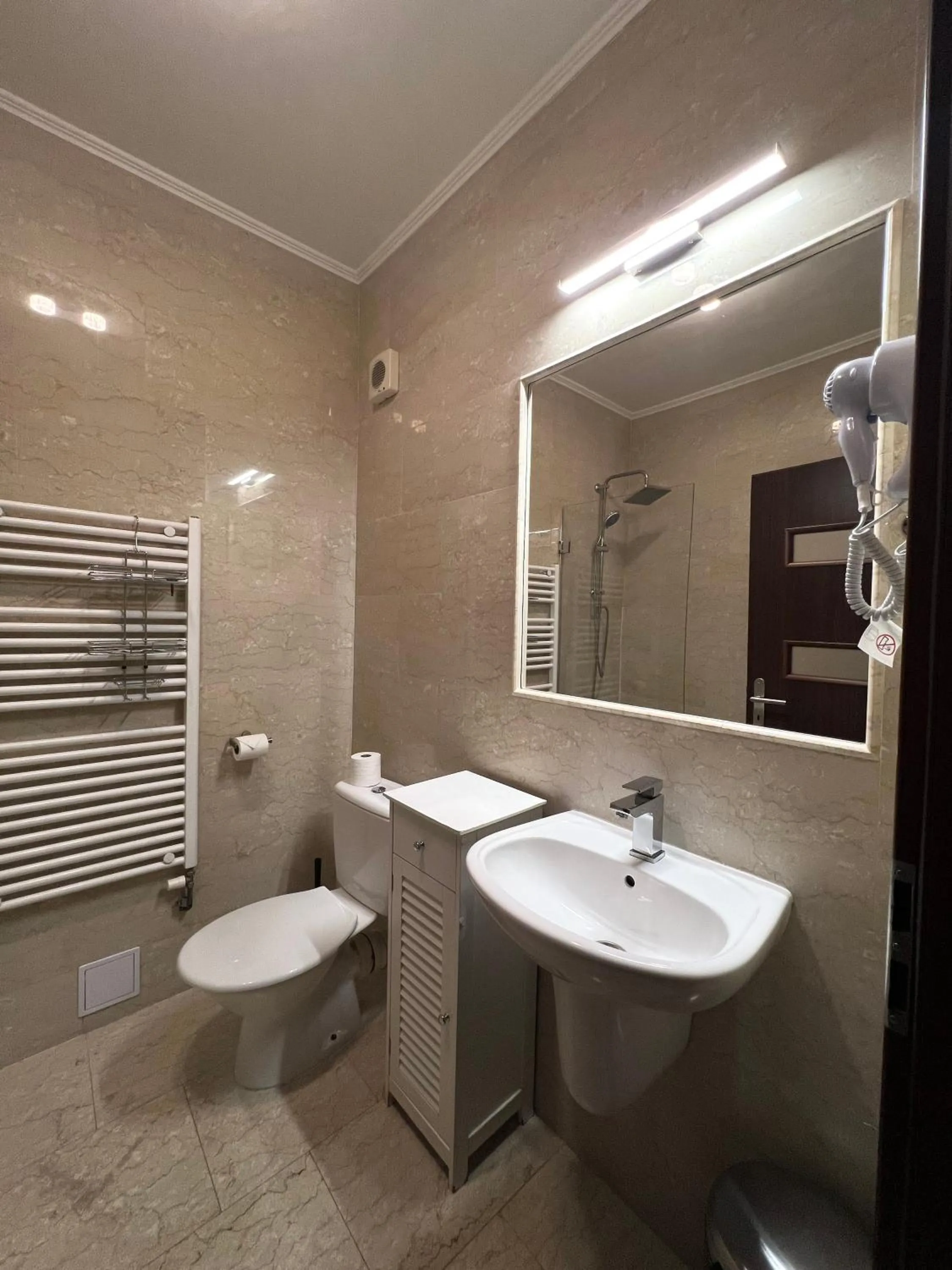 Bathroom in Hotel GEO