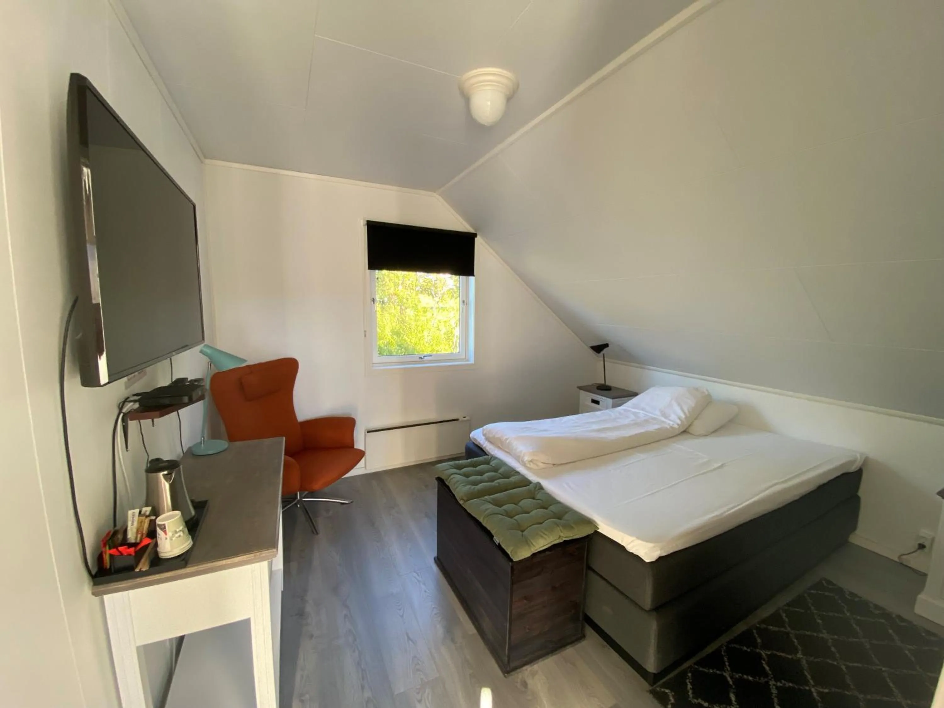 Photo of the whole room, Bed in Fitjar Fjordhotell